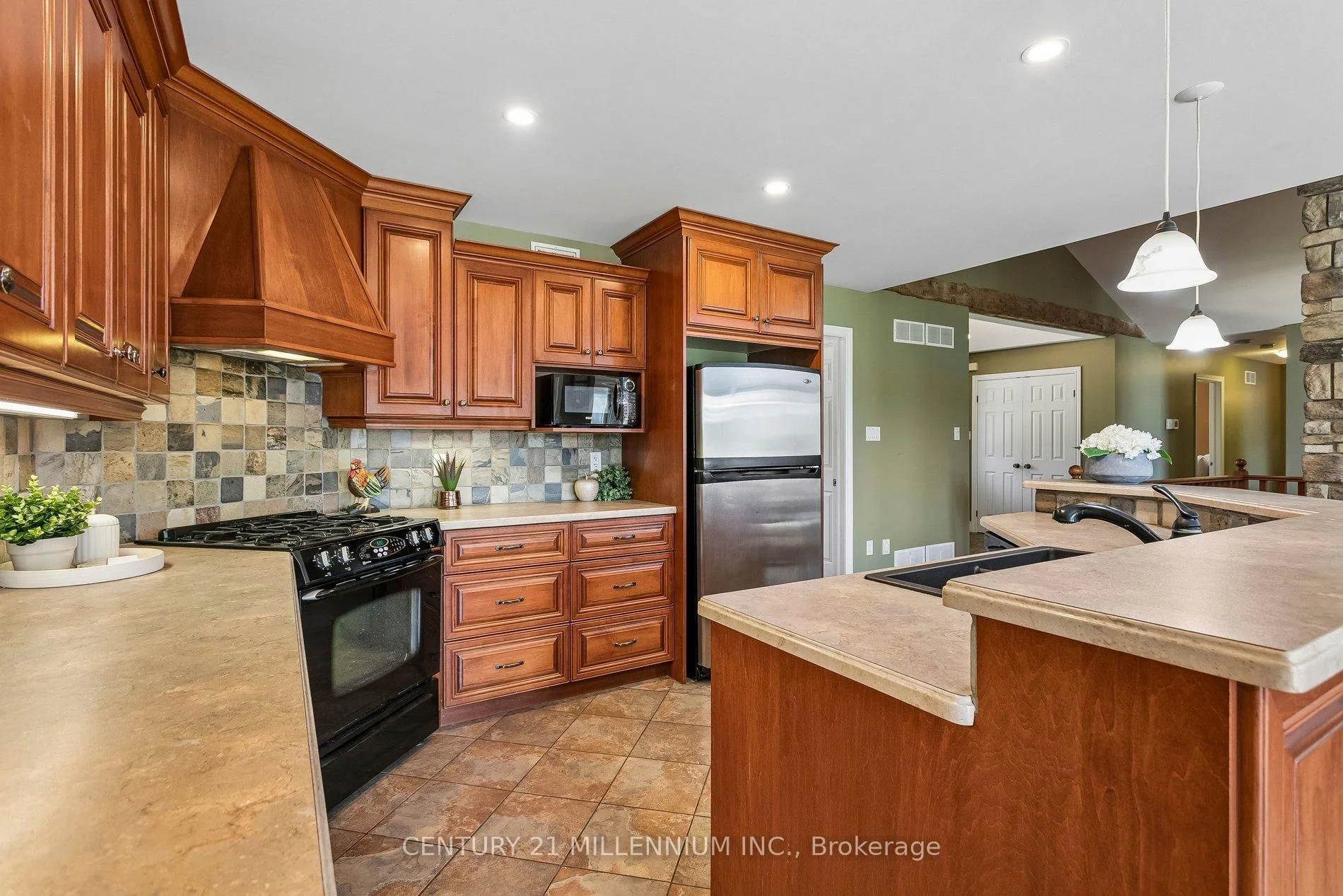 Photo 8 of 993236 Mono-Adjala Townline, Mono, Rural Mono — HOMEH