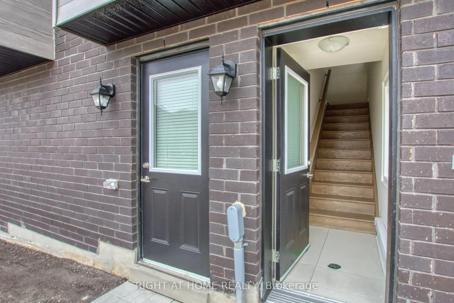 Photo 3 of Unit Coach, 31 John Rolph Street, Markham, Cornell — HOMEH