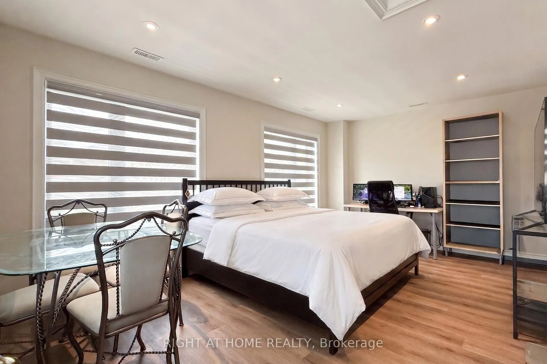 Photo 5 of Unit Coach, 31 John Rolph Street, Markham, Cornell — HOMEH