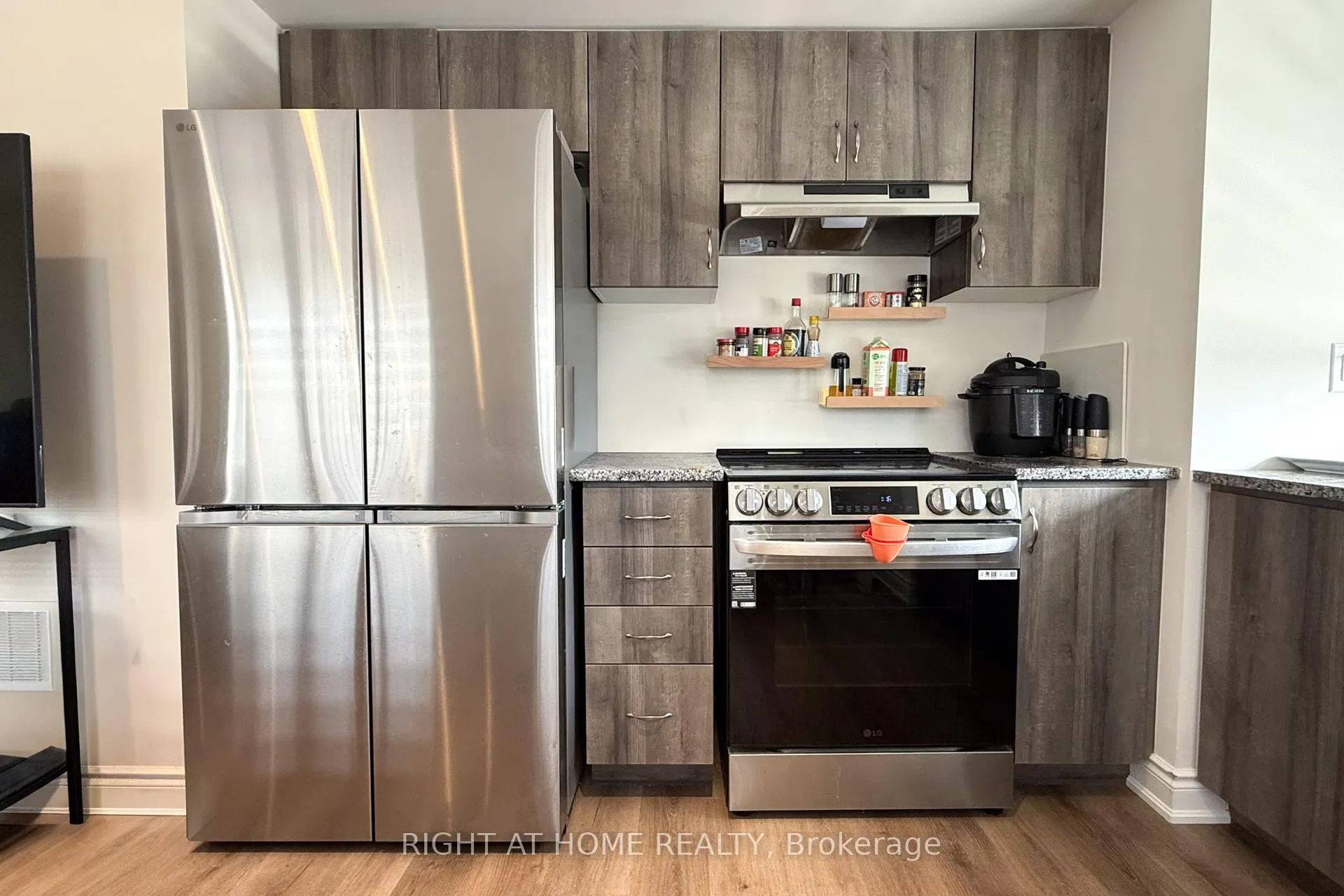 Photo 7 of Unit Coach, 31 John Rolph Street, Markham, Cornell — HOMEH