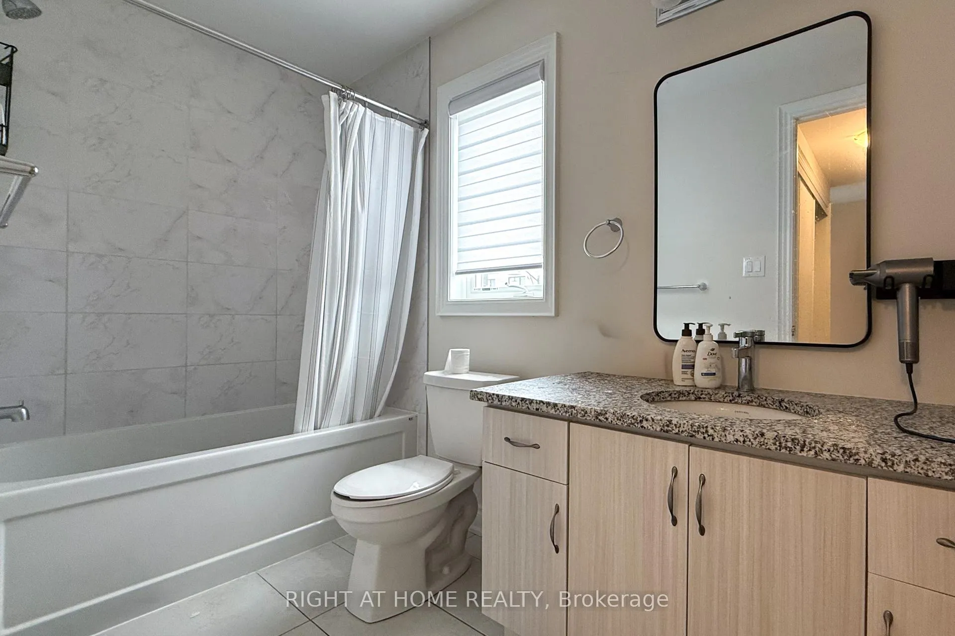 Photo 8 of Unit Coach, 31 John Rolph Street, Markham, Cornell — HOMEH