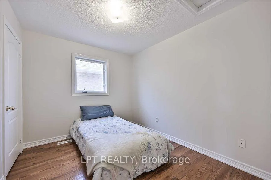 Photo 3 of 46 Ozner Crescent, Vaughan, Vellore Village — HOMEH