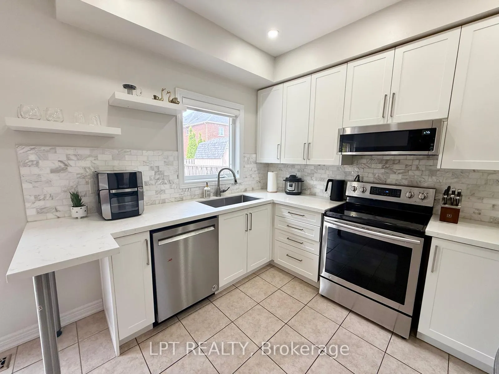 Photo 8 of 46 Ozner Crescent, Vaughan, Vellore Village — HOMEH