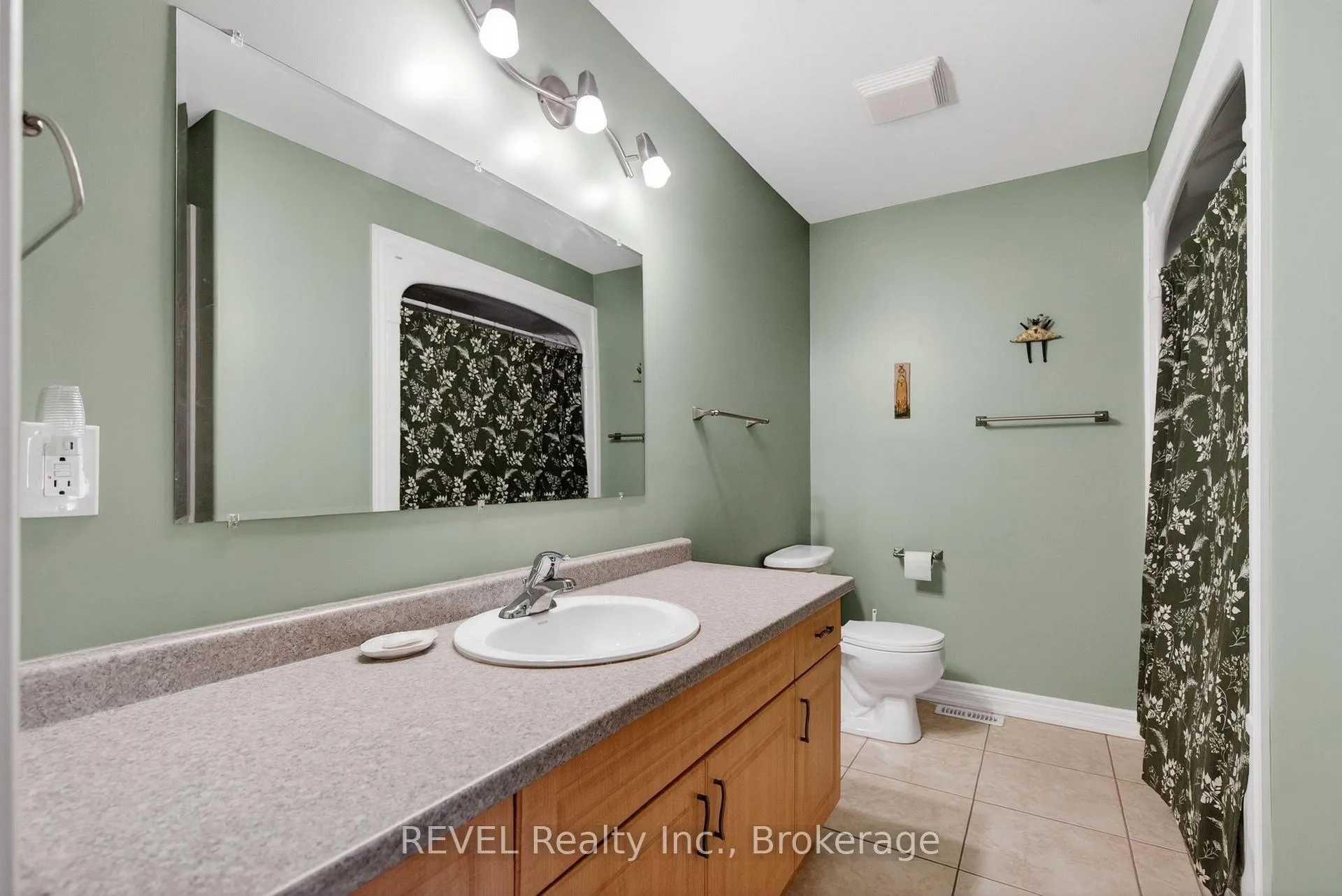 Photo 26 of 67 Chloe Street, St. Catharines, E. Chester — HOMEH