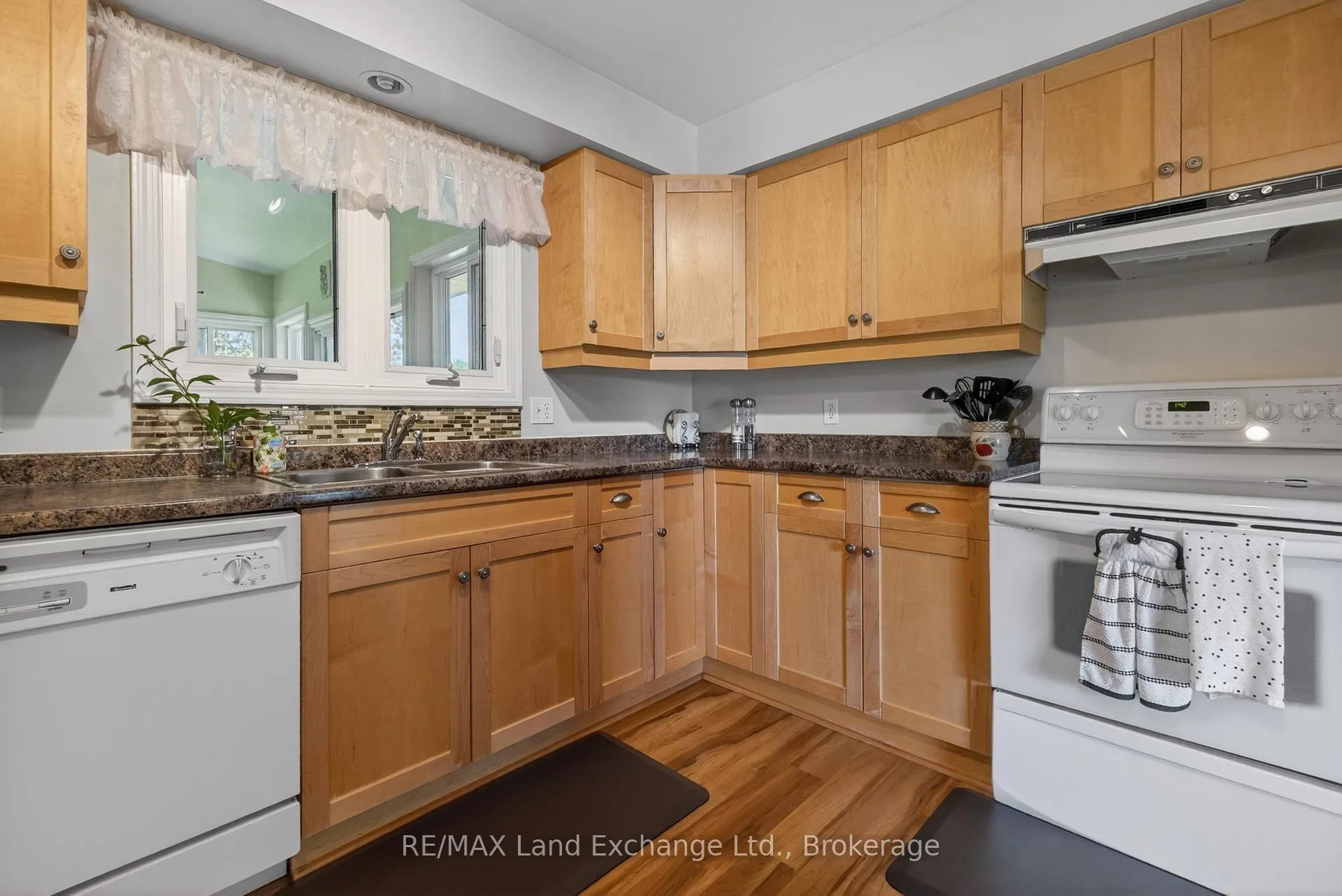 Photo 12 of 30 Golf Links Road, Kincardine — HOMEH