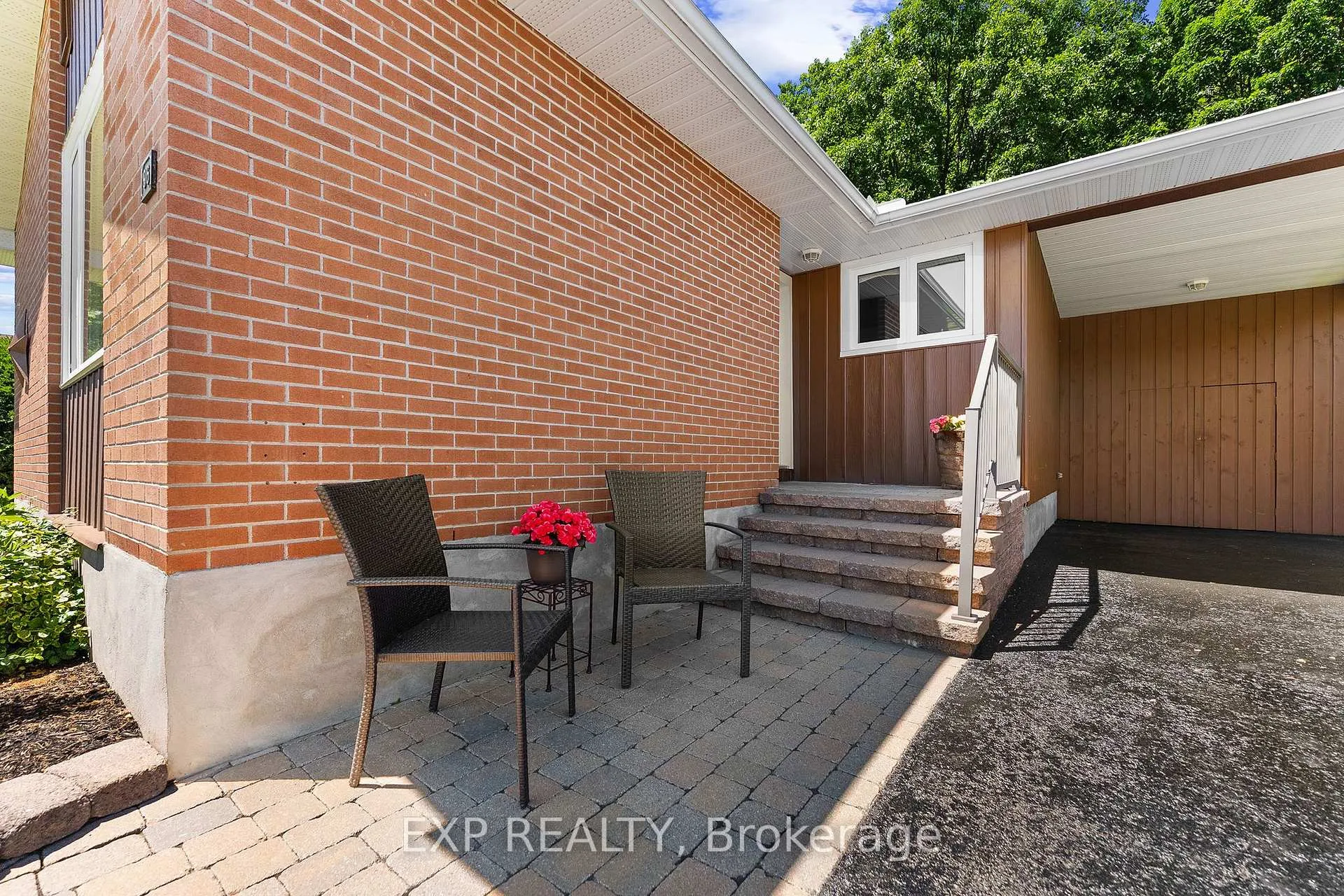 Photo 2 of 96 Simpson Avenue, Renfrew — HOMEH