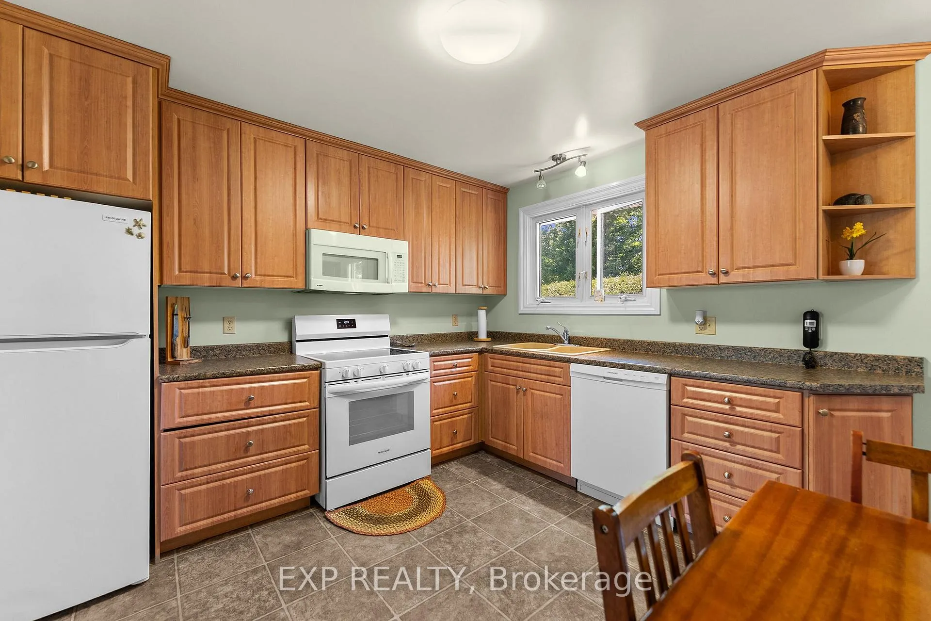 Photo 8 of 96 Simpson Avenue, Renfrew — HOMEH