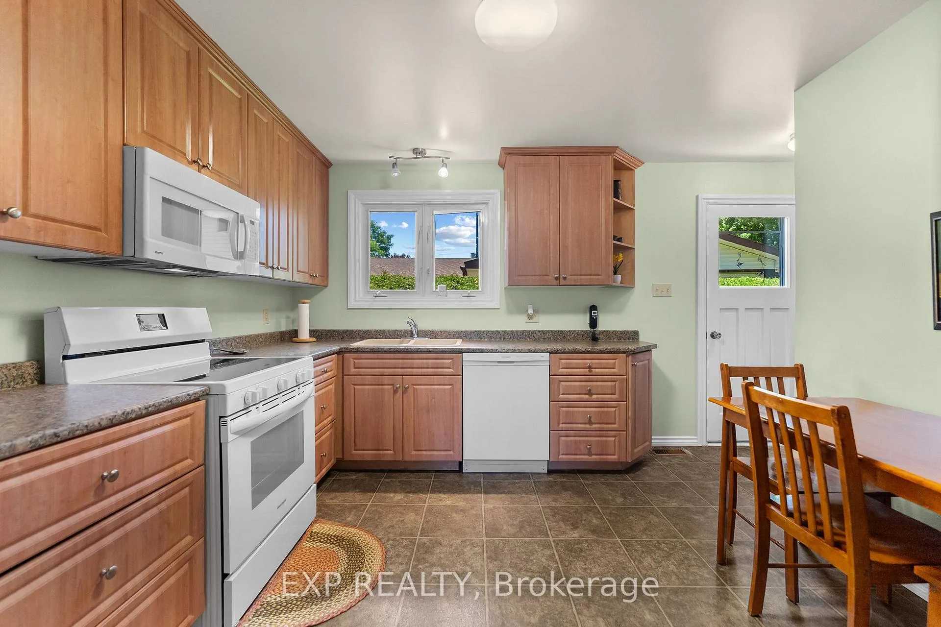 Photo 9 of 96 Simpson Avenue, Renfrew — HOMEH