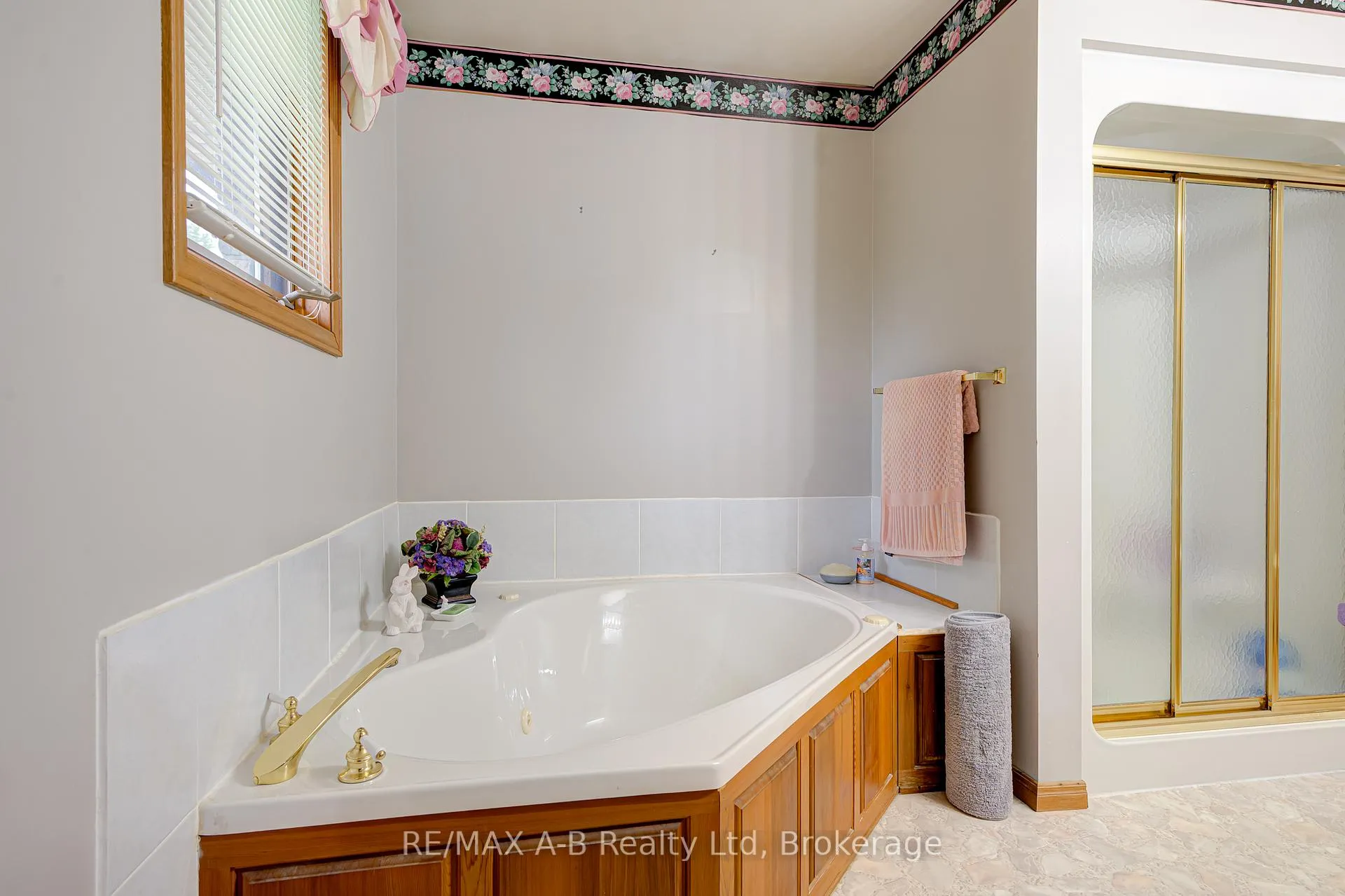 Photo 18 of 137 Mitchell Court, West Perth, Mitchell — HOMEH