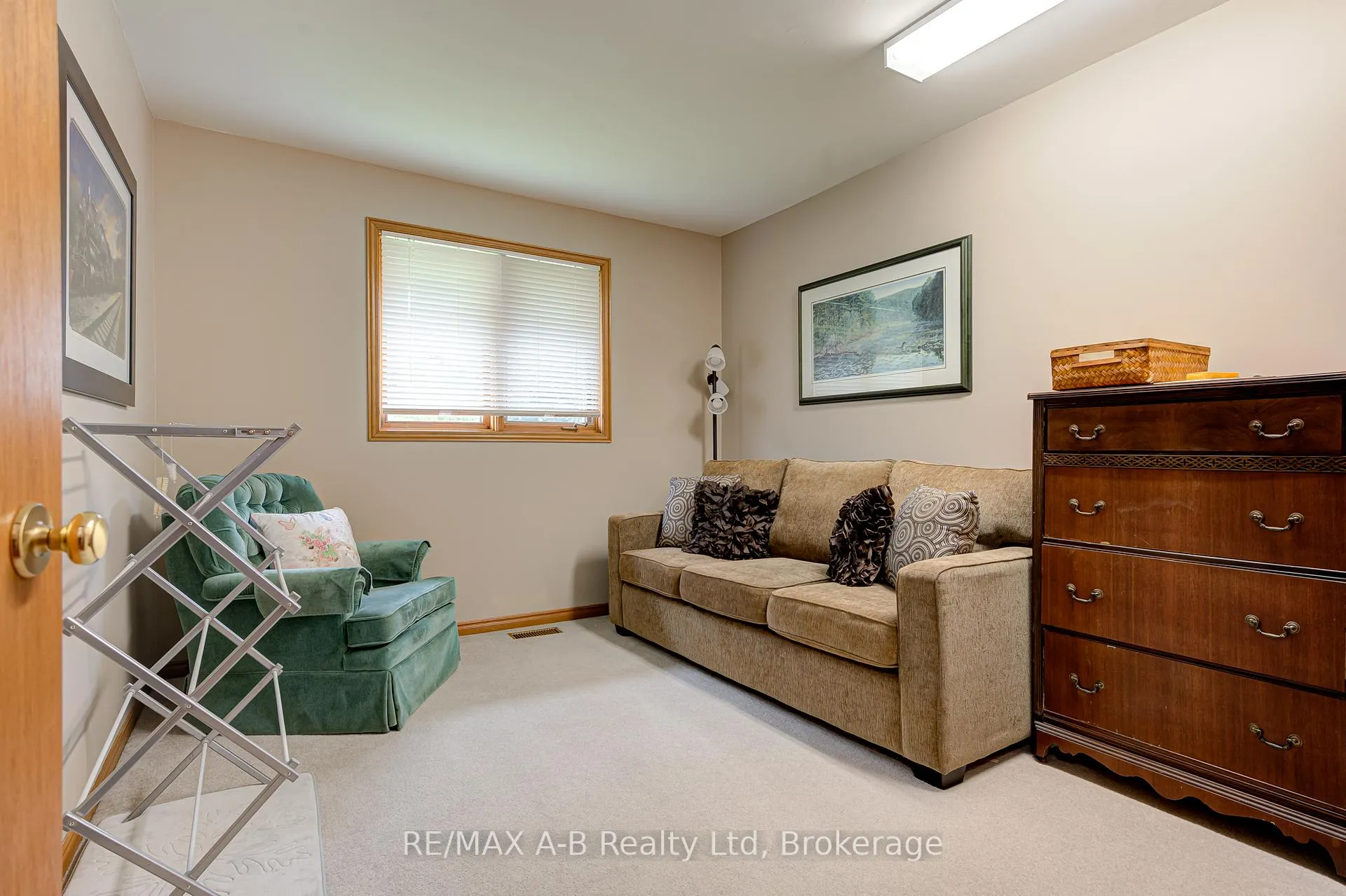 Photo 20 of 137 Mitchell Court, West Perth, Mitchell — HOMEH