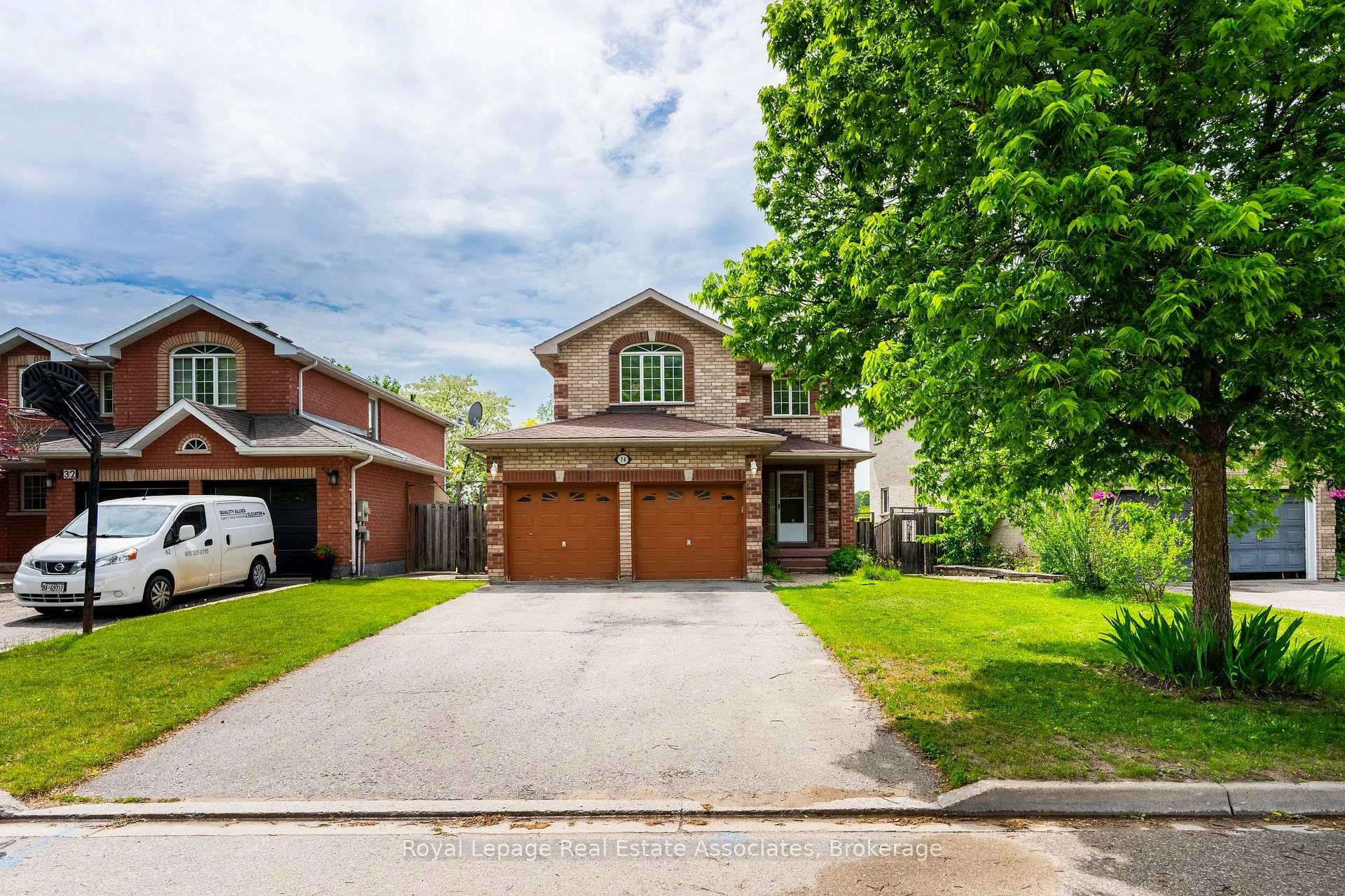 Photo 2 of 34 Bloom Crescent, Barrie, Ardagh — HOMEH