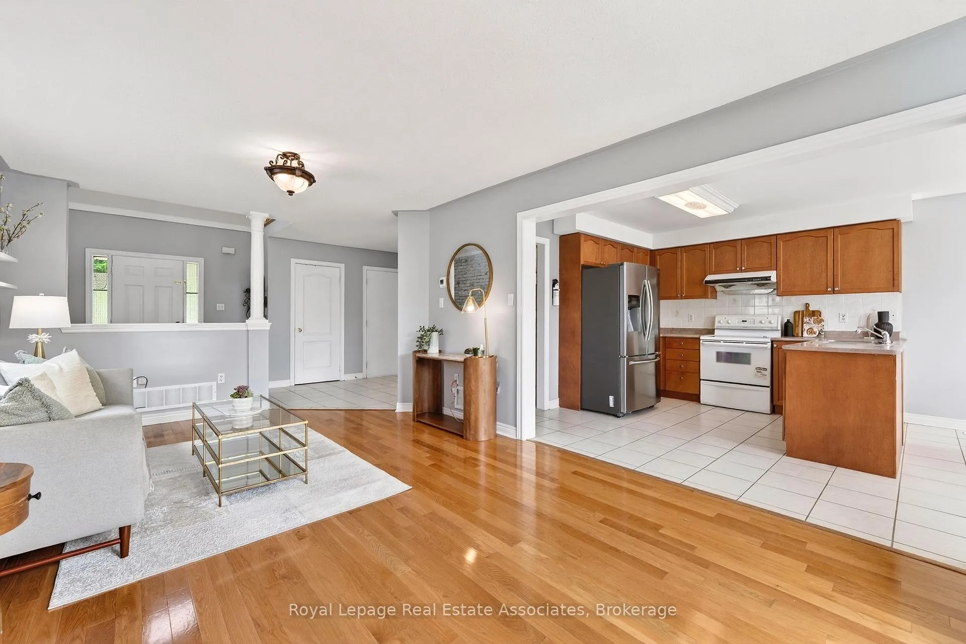 Photo 10 of 34 Bloom Crescent, Barrie, Ardagh — HOMEH
