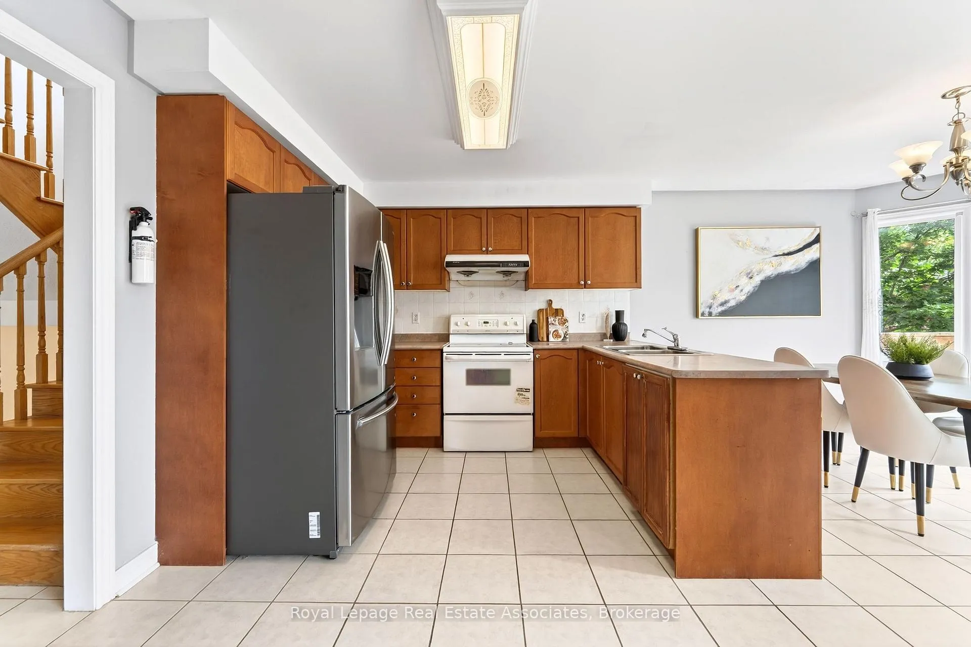 Photo 11 of 34 Bloom Crescent, Barrie, Ardagh — HOMEH