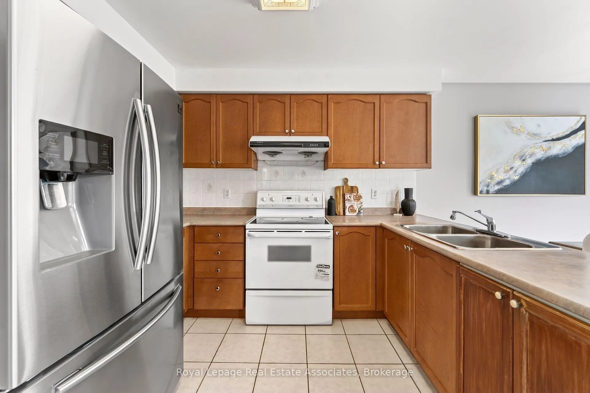 Photo 12 of 34 Bloom Crescent, Barrie, Ardagh — HOMEH