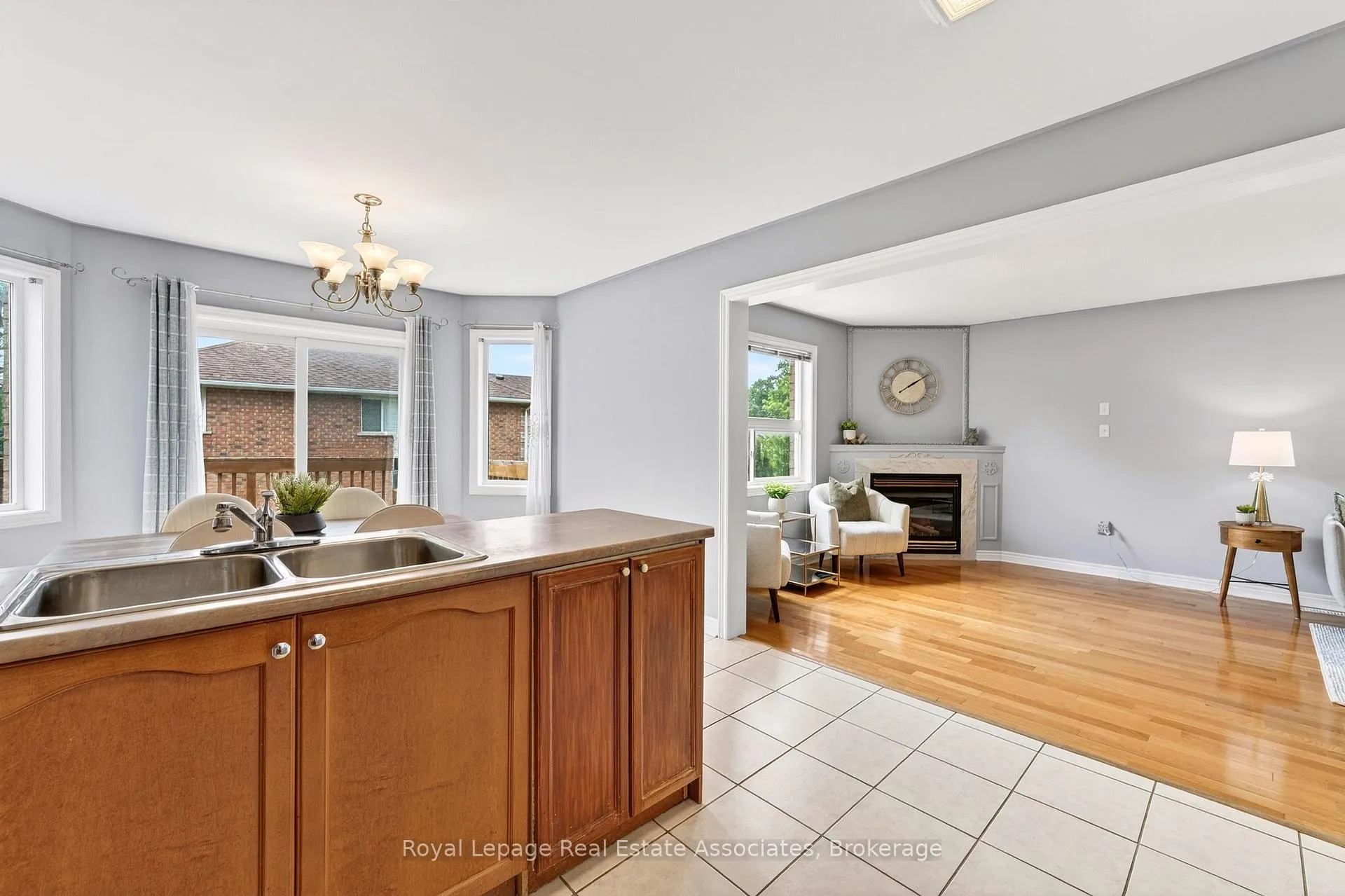 Photo 14 of 34 Bloom Crescent, Barrie, Ardagh — HOMEH