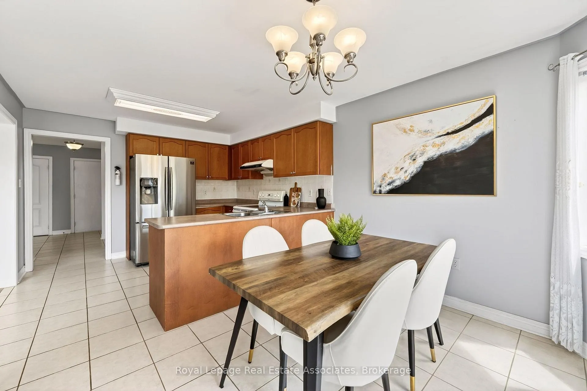 Photo 16 of 34 Bloom Crescent, Barrie, Ardagh — HOMEH
