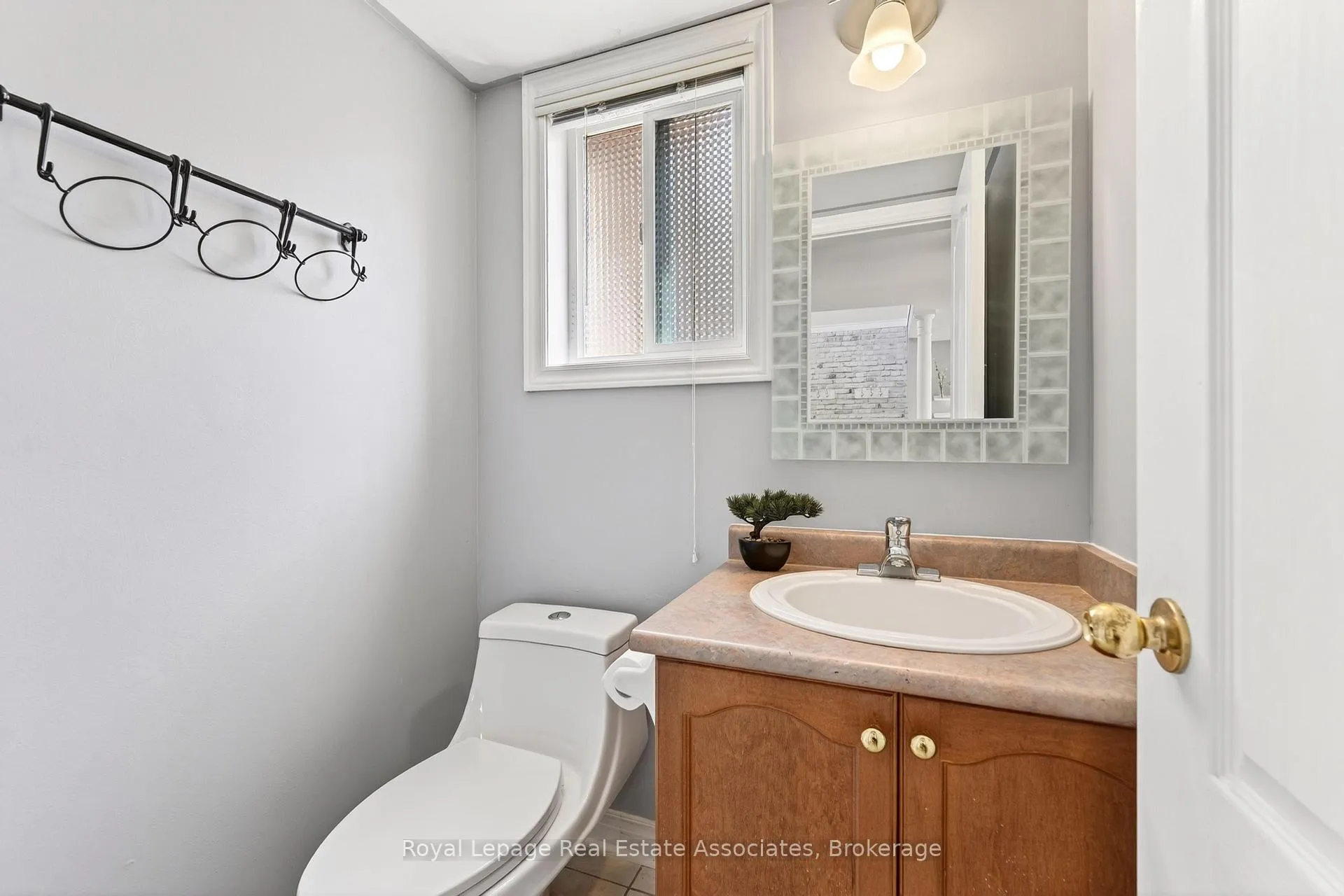 Photo 18 of 34 Bloom Crescent, Barrie, Ardagh — HOMEH