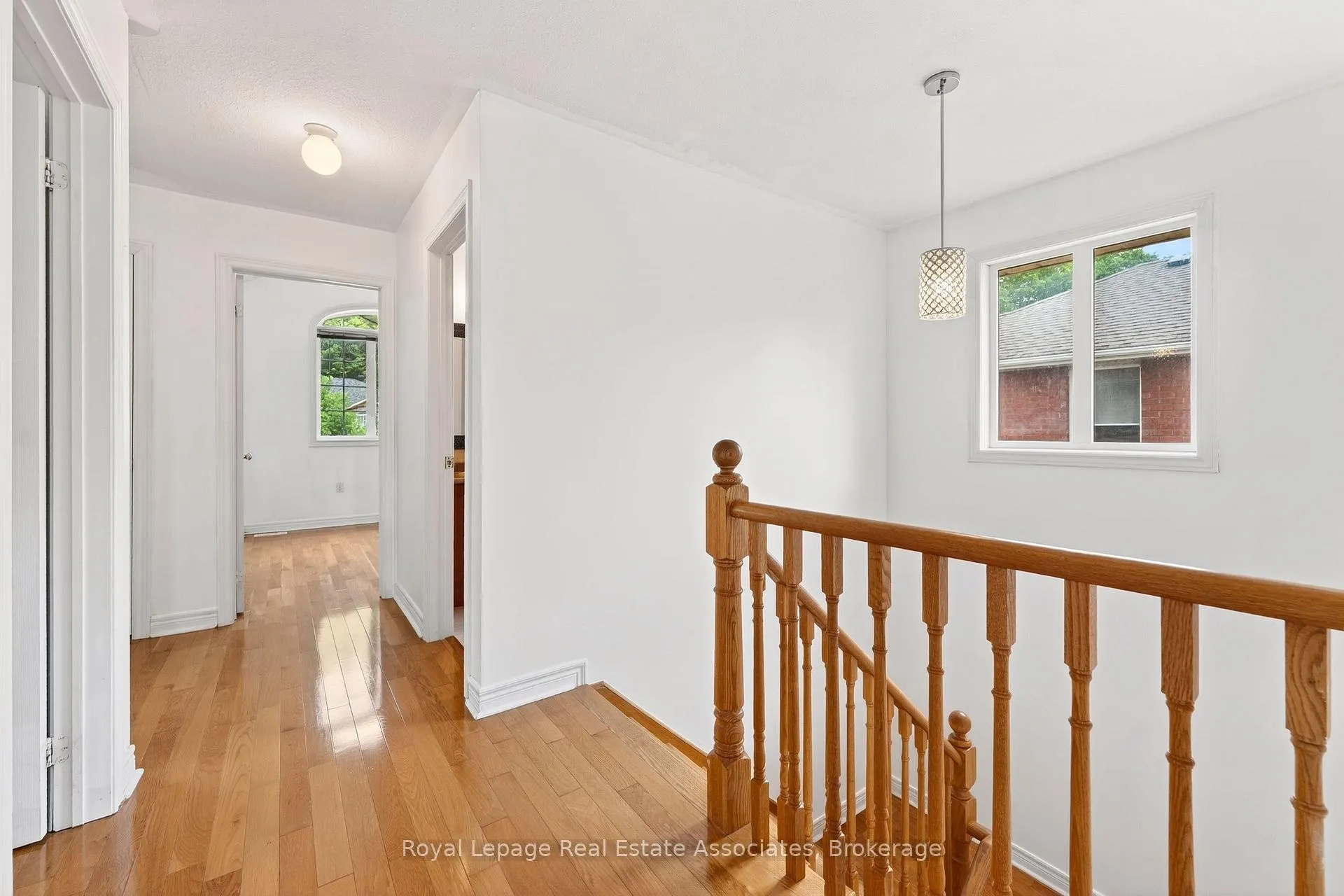 Photo 20 of 34 Bloom Crescent, Barrie, Ardagh — HOMEH