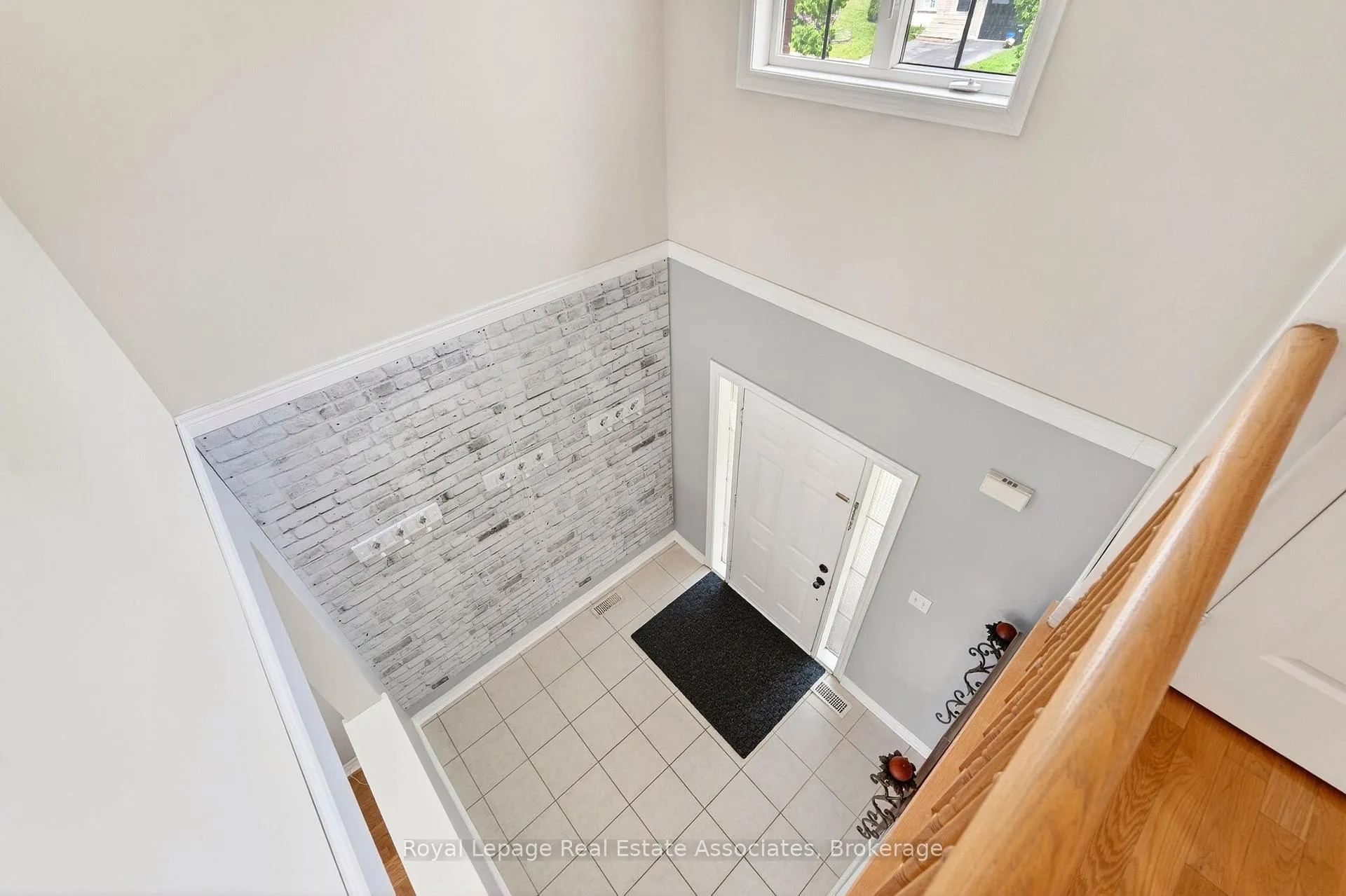 Photo 21 of 34 Bloom Crescent, Barrie, Ardagh — HOMEH