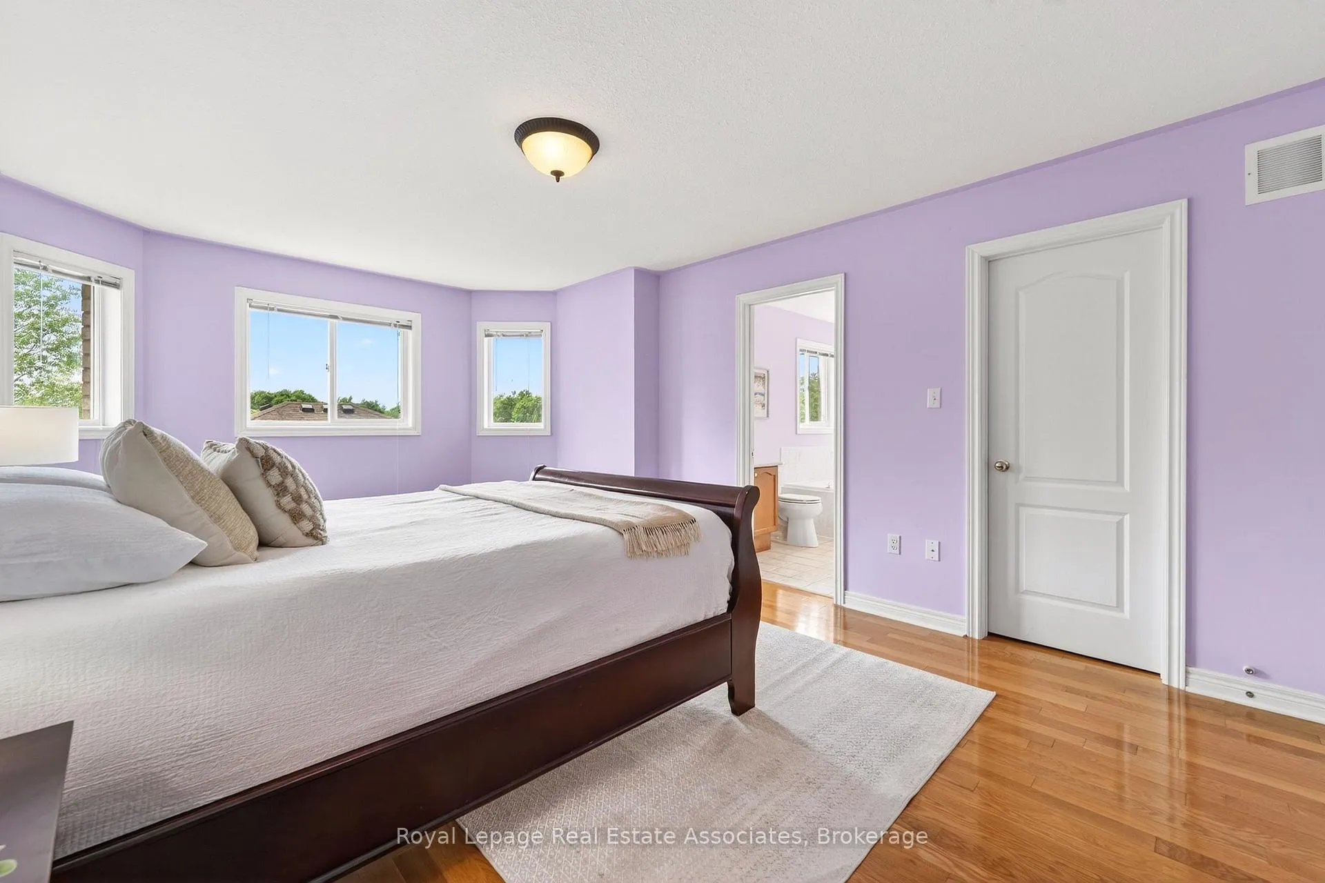 Photo 23 of 34 Bloom Crescent, Barrie, Ardagh — HOMEH