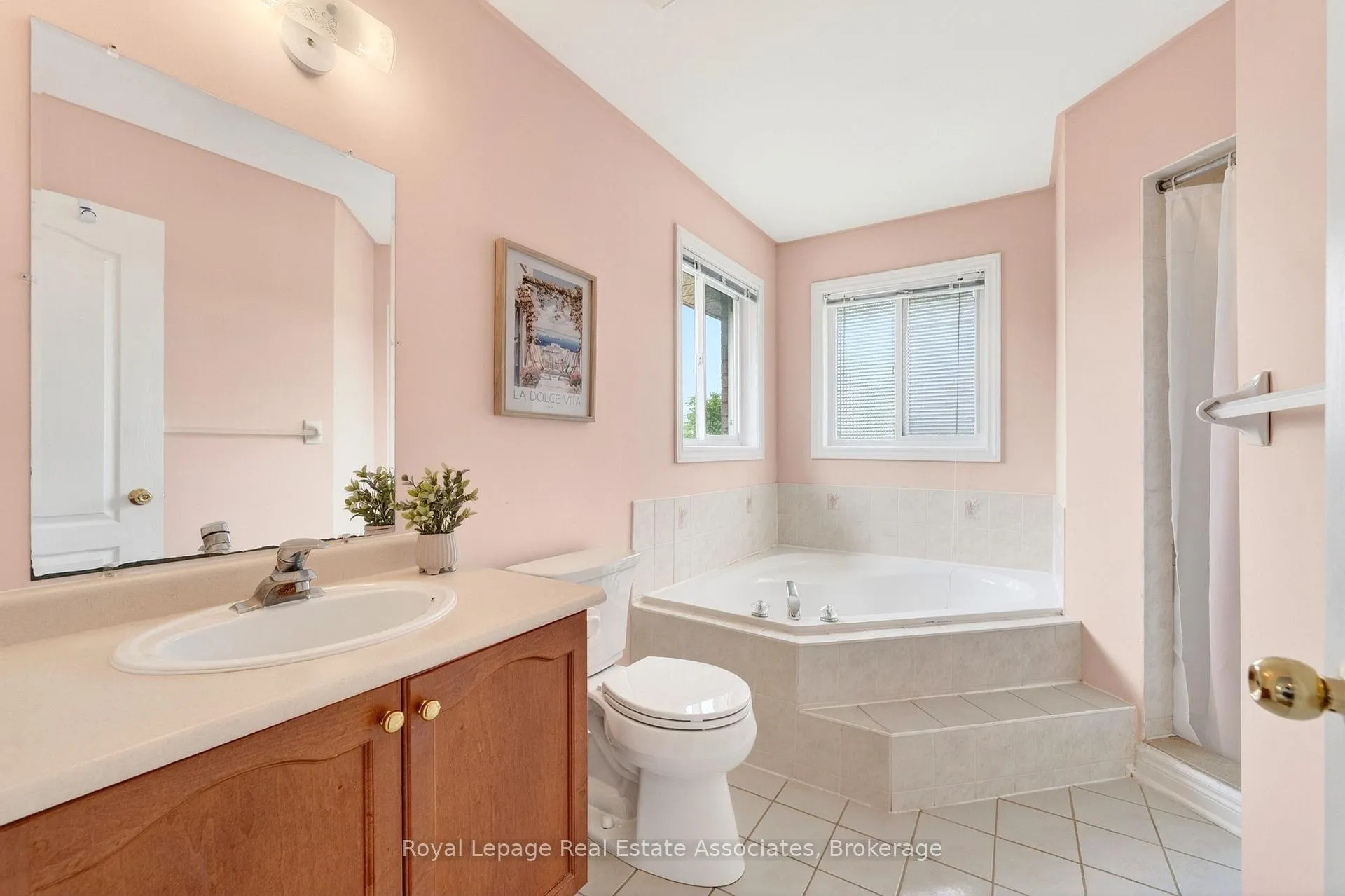 Photo 25 of 34 Bloom Crescent, Barrie, Ardagh — HOMEH