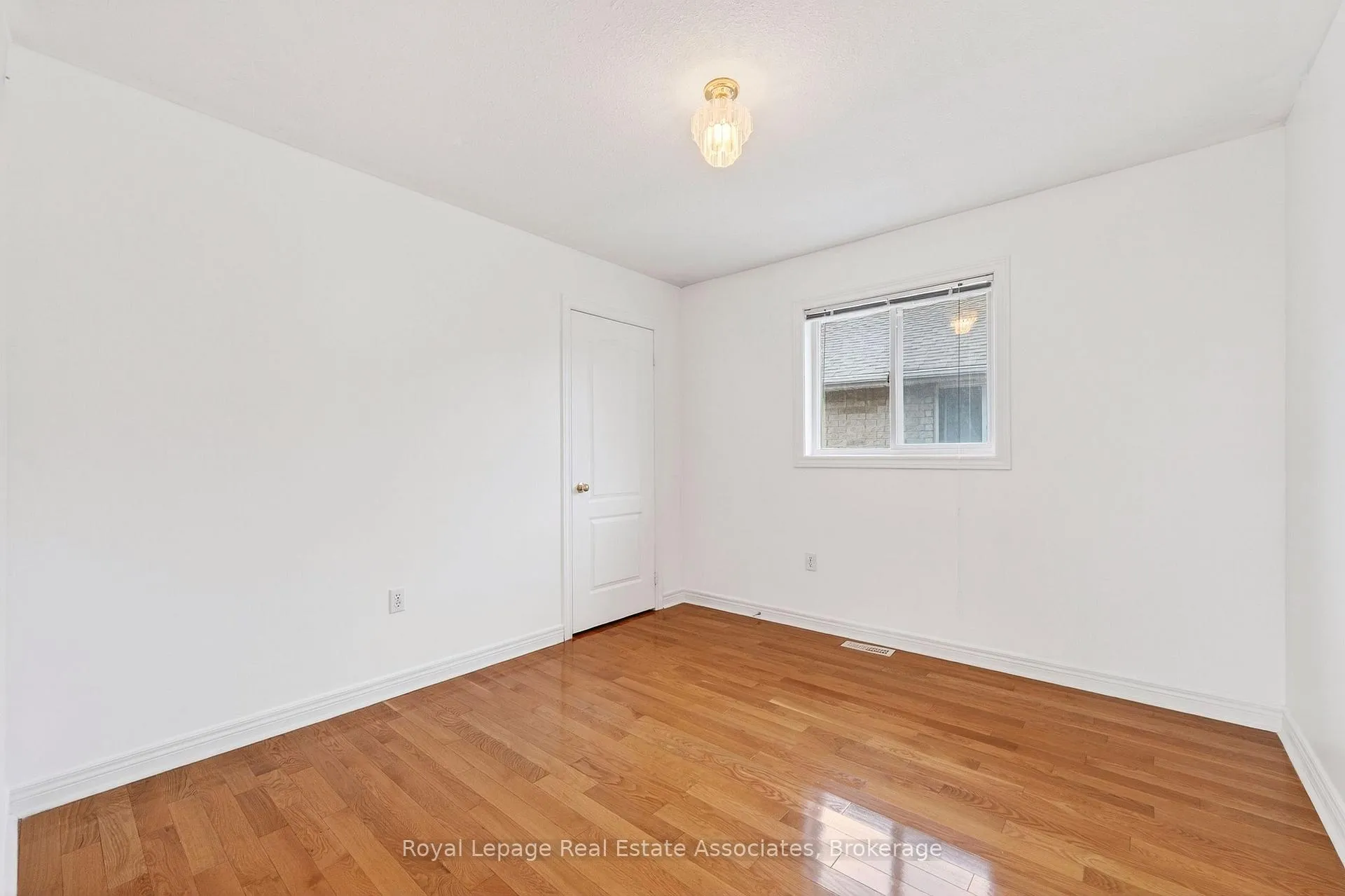 Photo 28 of 34 Bloom Crescent, Barrie, Ardagh — HOMEH