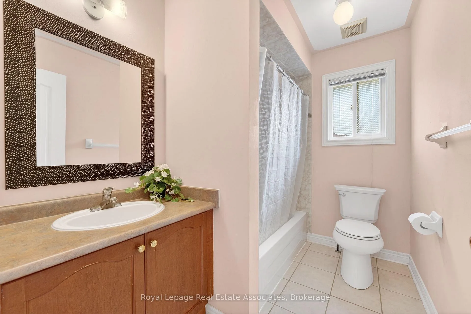 Photo 31 of 34 Bloom Crescent, Barrie, Ardagh — HOMEH