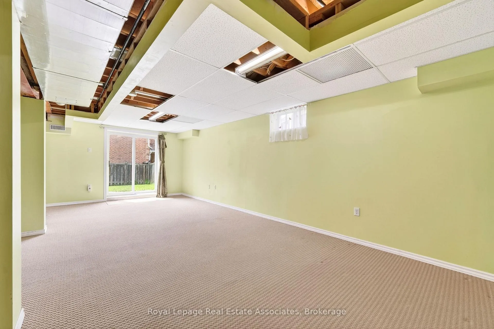 Photo 32 of 34 Bloom Crescent, Barrie, Ardagh — HOMEH