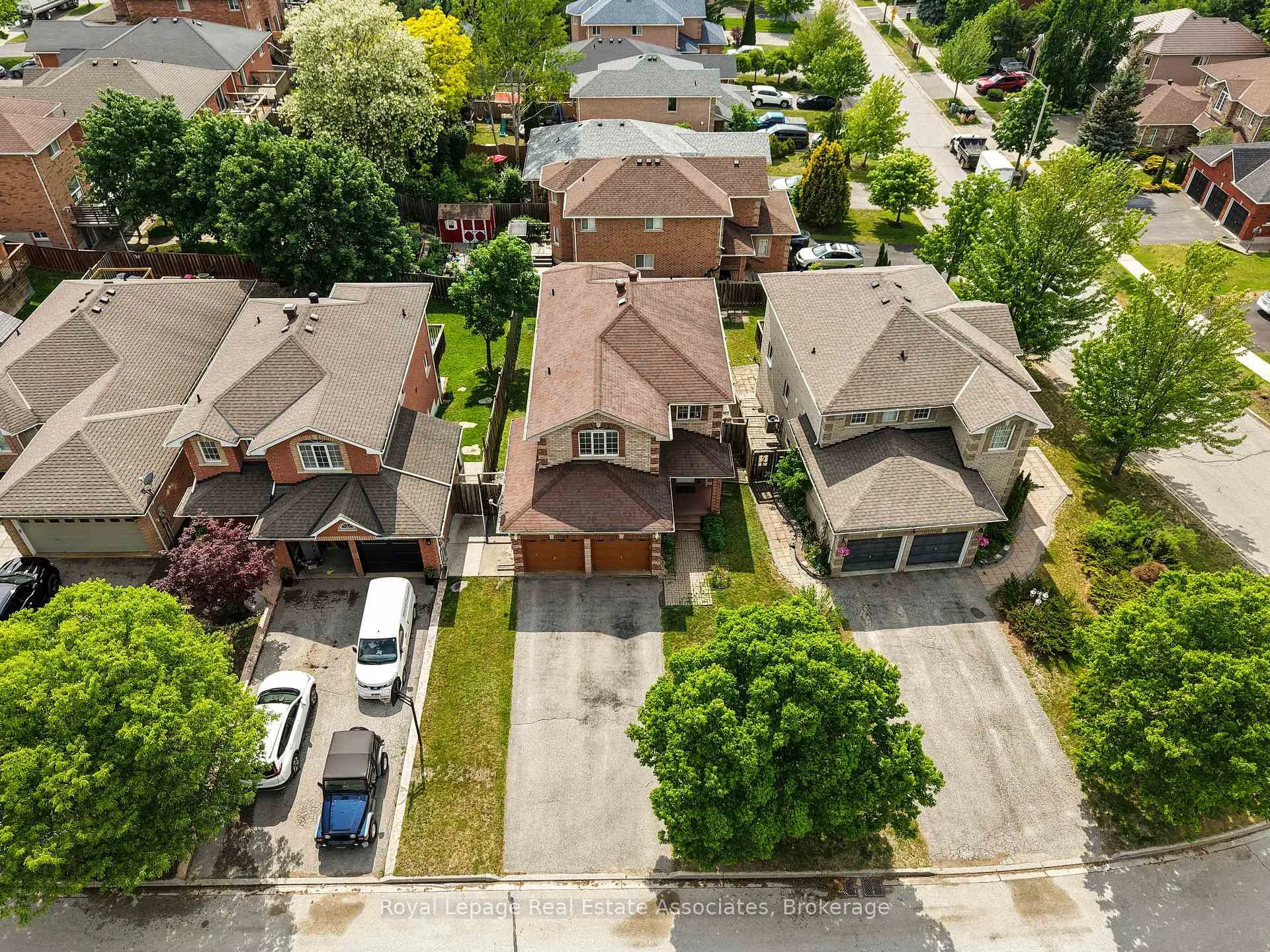 Photo 43 of 34 Bloom Crescent, Barrie, Ardagh — HOMEH