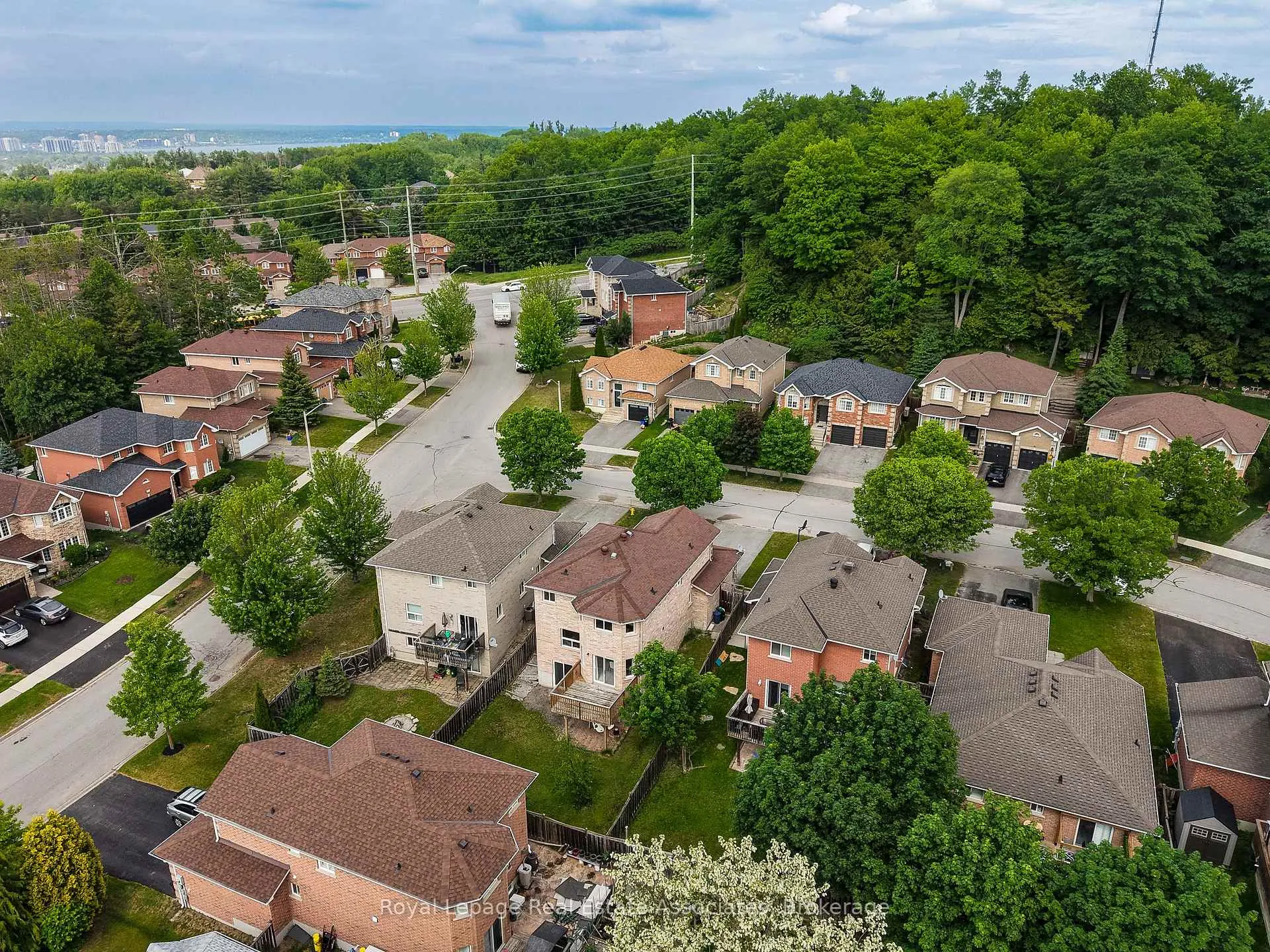 Photo 45 of 34 Bloom Crescent, Barrie, Ardagh — HOMEH