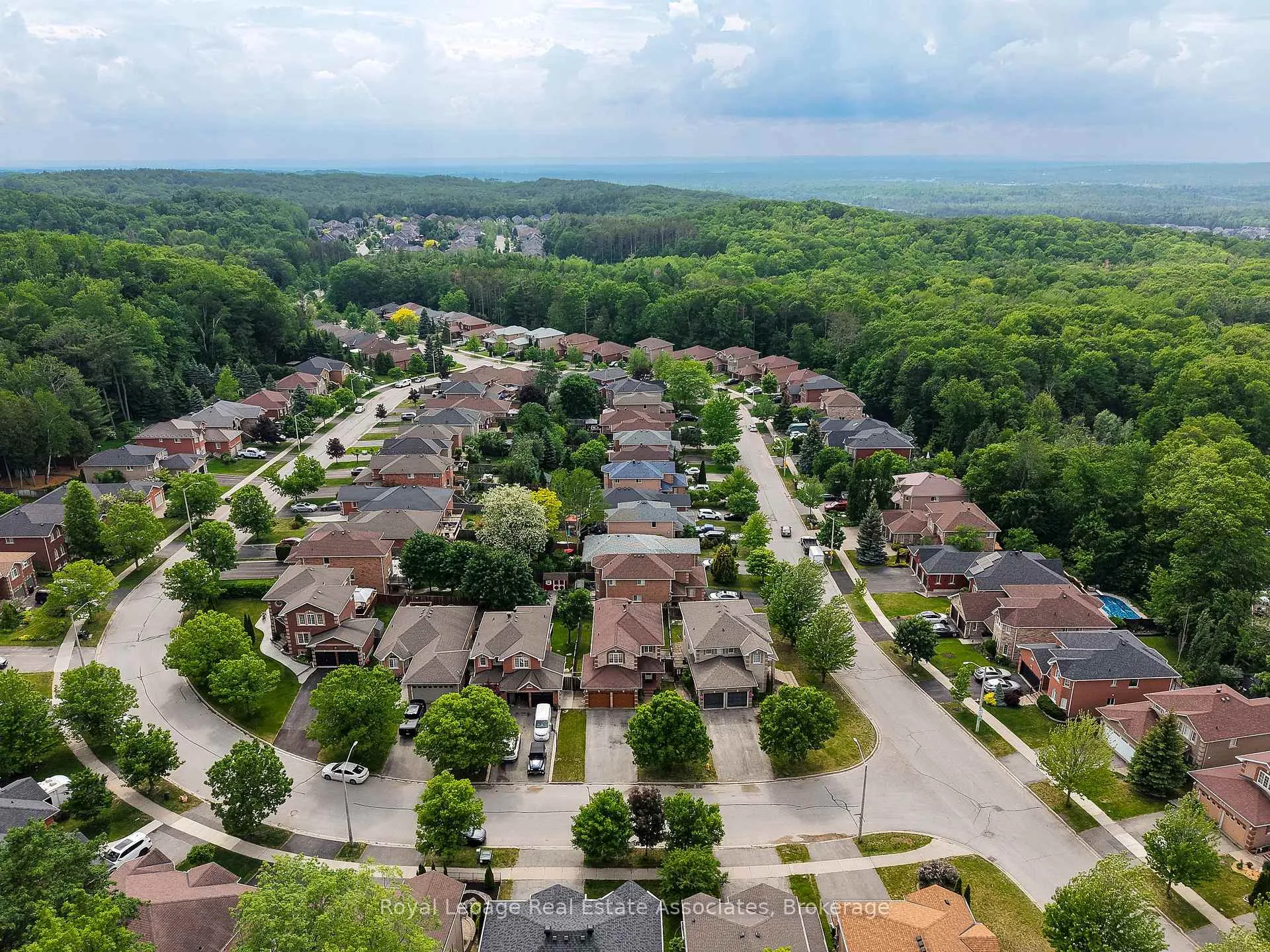 Photo 47 of 34 Bloom Crescent, Barrie, Ardagh — HOMEH