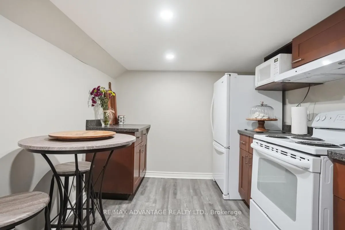Photo 36 of 313 Cromwell Street, London, East B — HOMEH