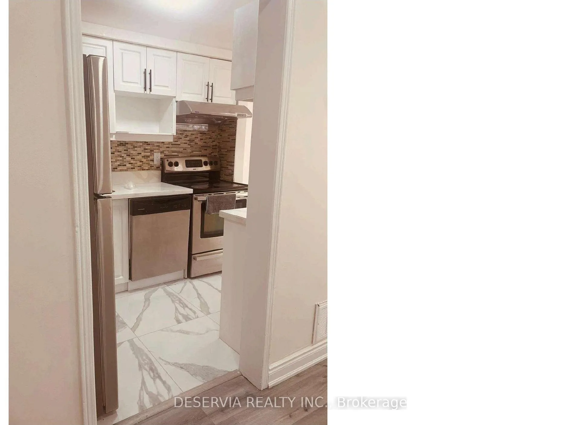 Photo 4 of 60 Cedarwood Crescent, Brampton, Fletcher's Meadow — HOMEH