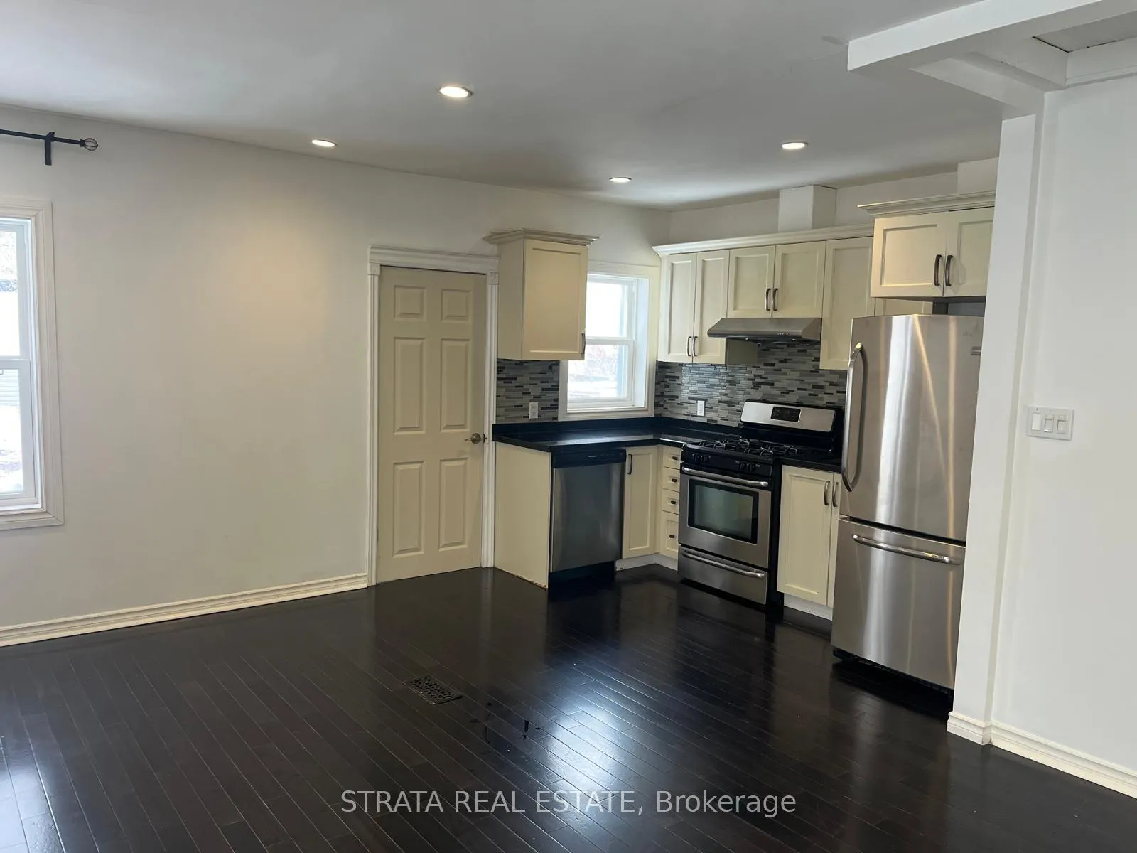 Photo 2 of 220 Holborne Avenue, Toronto, Woodbine-Lumsden — HOMEH