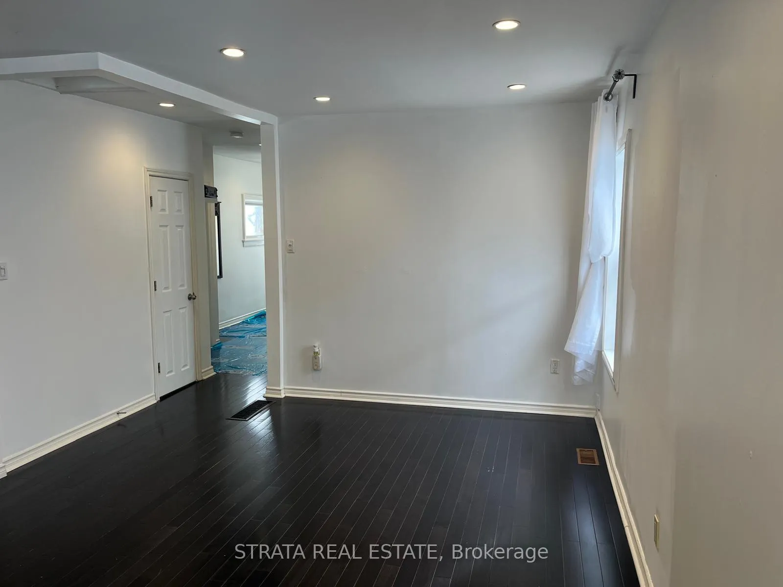 Photo 3 of 220 Holborne Avenue, Toronto, Woodbine-Lumsden — HOMEH