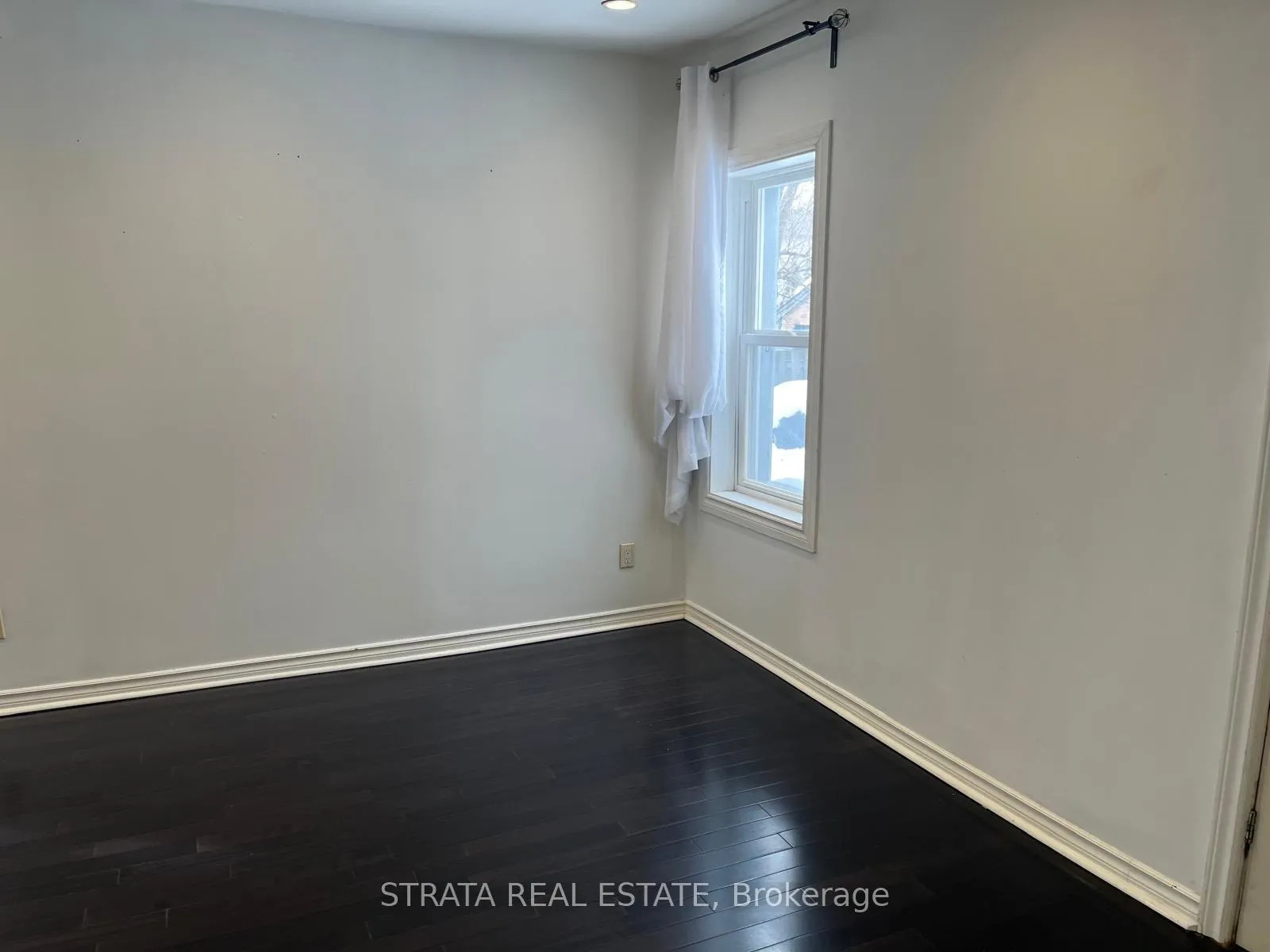 Photo 5 of 220 Holborne Avenue, Toronto, Woodbine-Lumsden — HOMEH