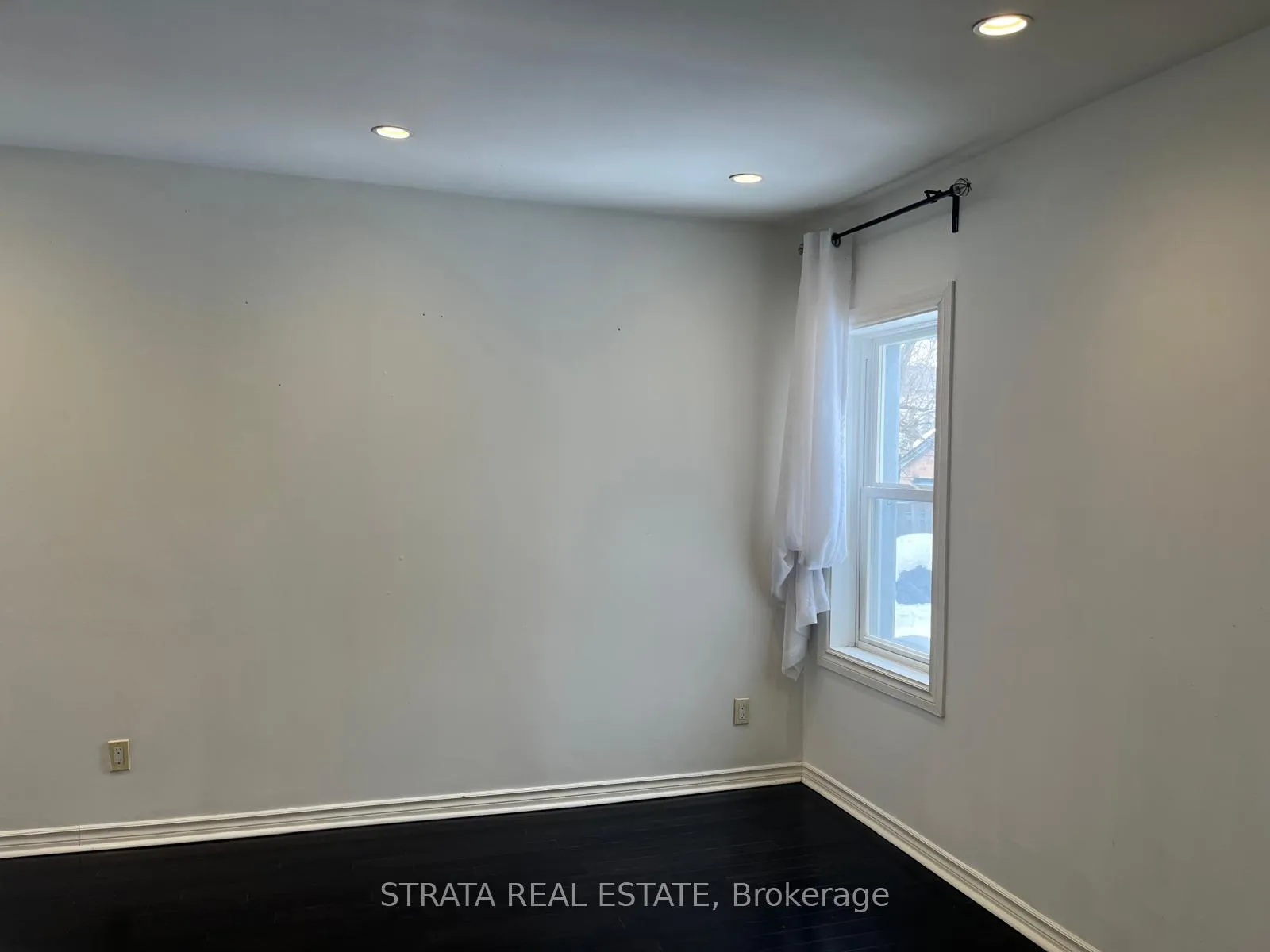 Photo 6 of 220 Holborne Avenue, Toronto, Woodbine-Lumsden — HOMEH