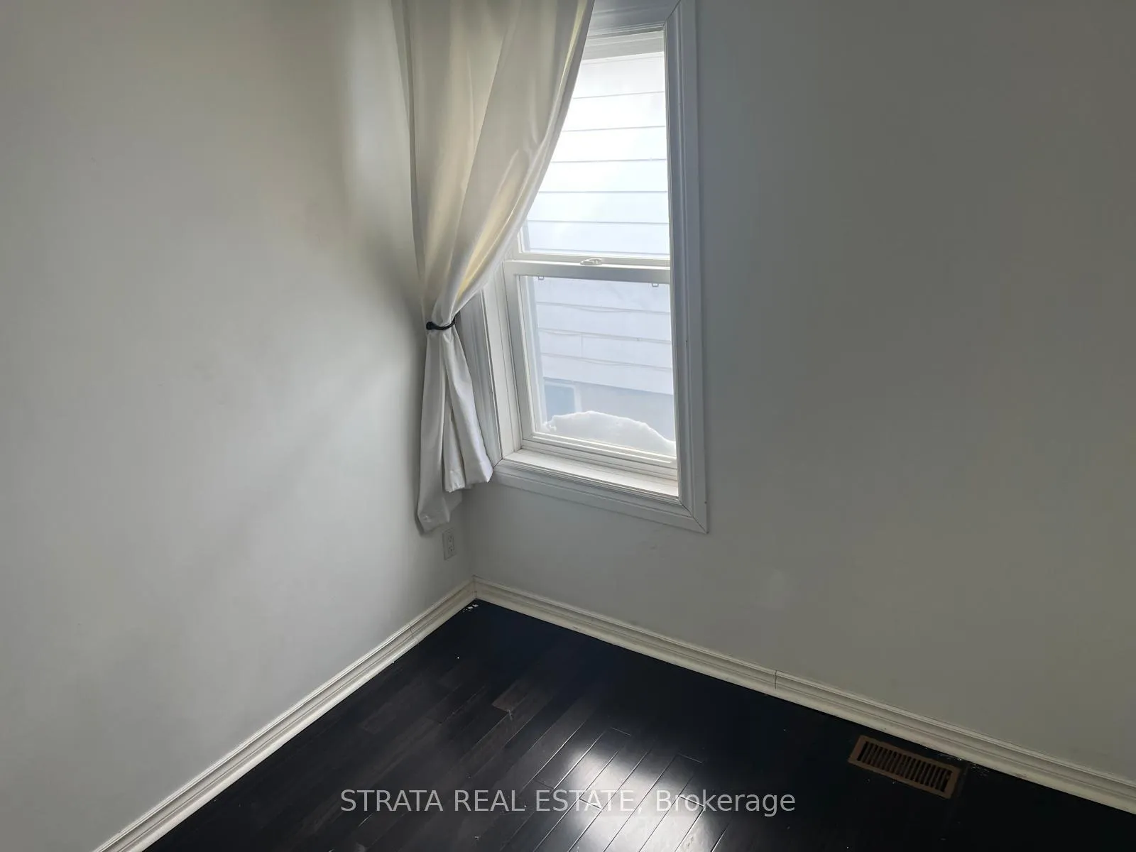 Photo 8 of 220 Holborne Avenue, Toronto, Woodbine-Lumsden — HOMEH