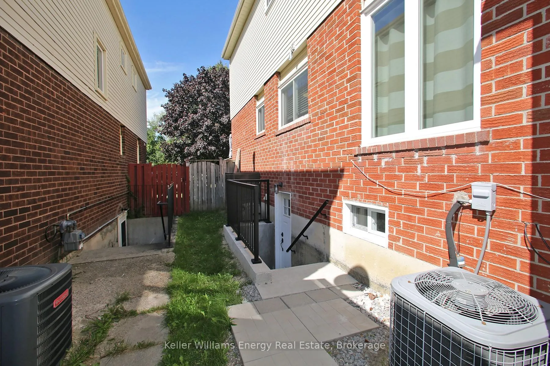 Photo 2 of Unit Lower, 213 Glen Hill Drive, Whitby, Blue Grass Meadows — HOMEH
