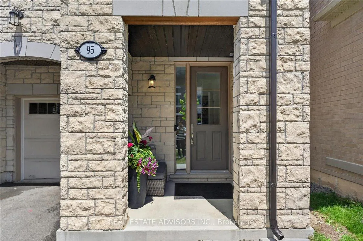 Photo 3 of 95 Halliford Place, Brampton, Goreway Drive Corridor — HOMEH