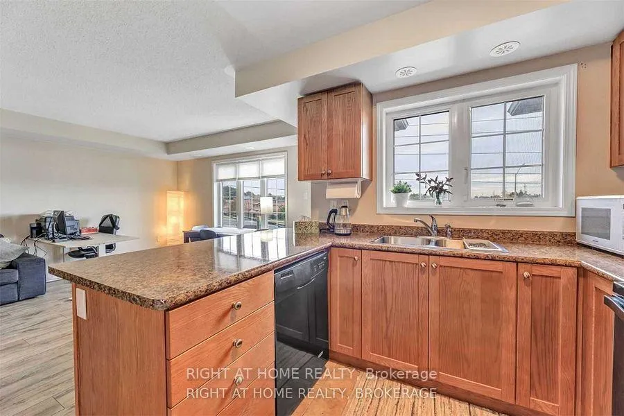 Photo 4 of 178 Kingston Road, Ajax, Central — HOMEH