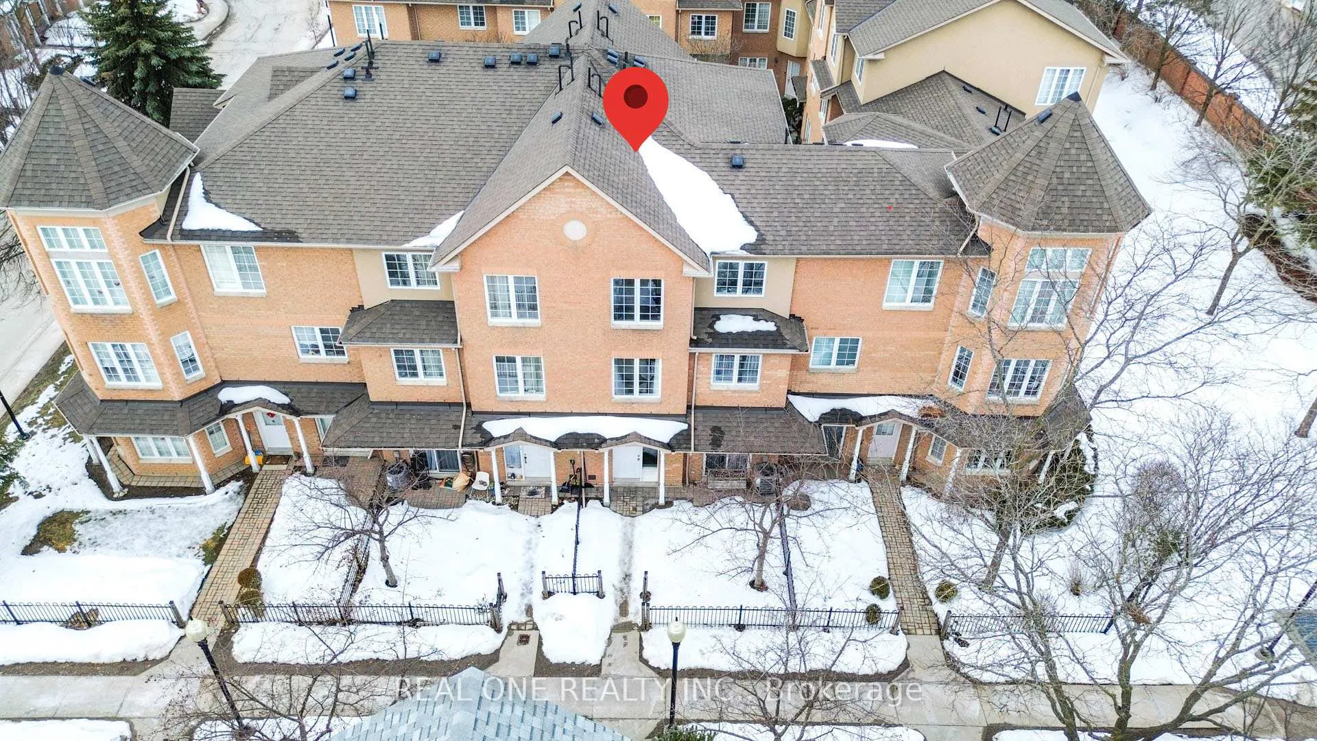 Photo 2 of Unit 17, 12 St Moritz Way, Markham, Unionville — HOMEH