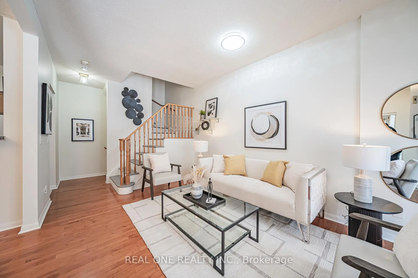 Photo 4 of Unit 17, 12 St Moritz Way, Markham, Unionville — HOMEH