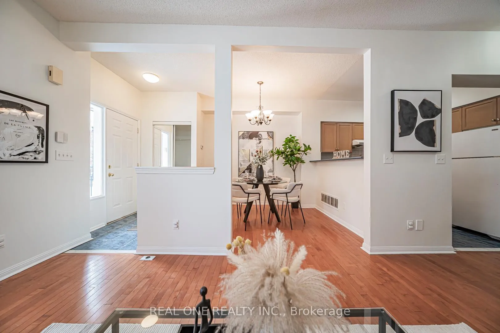 Photo 8 of Unit 17, 12 St Moritz Way, Markham, Unionville — HOMEH