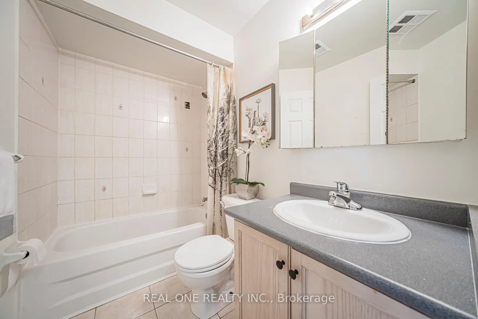 Photo 23 of Unit 17, 12 St Moritz Way, Markham, Unionville — HOMEH