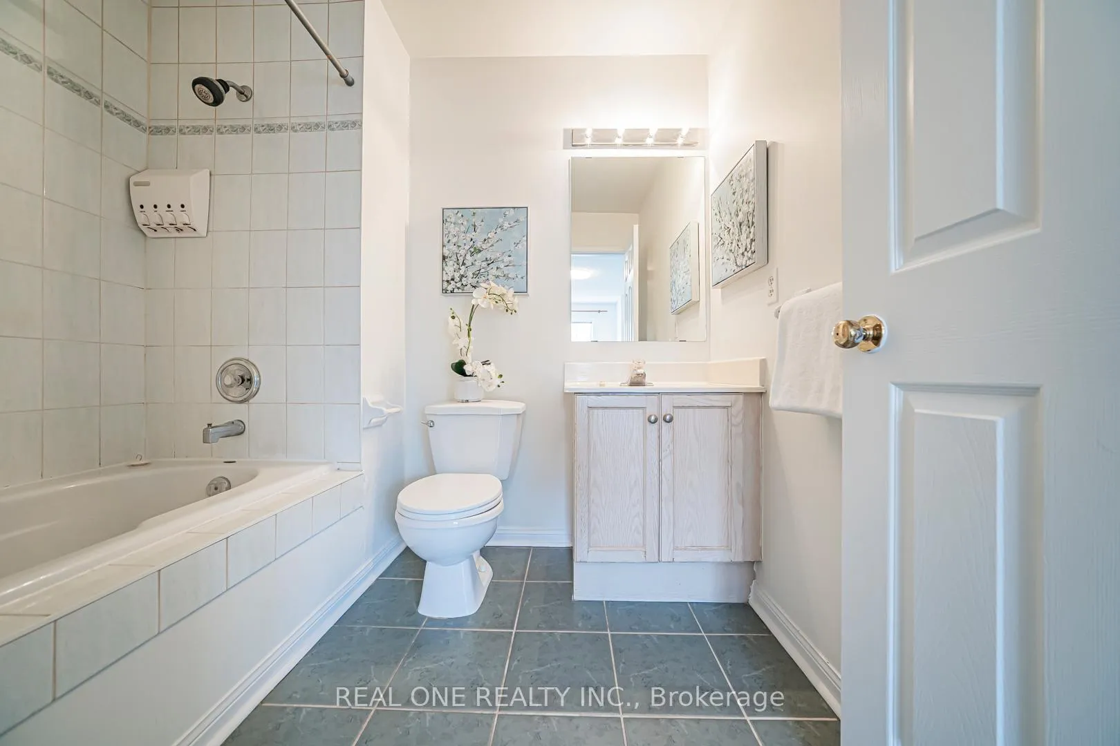 Photo 31 of Unit 17, 12 St Moritz Way, Markham, Unionville — HOMEH