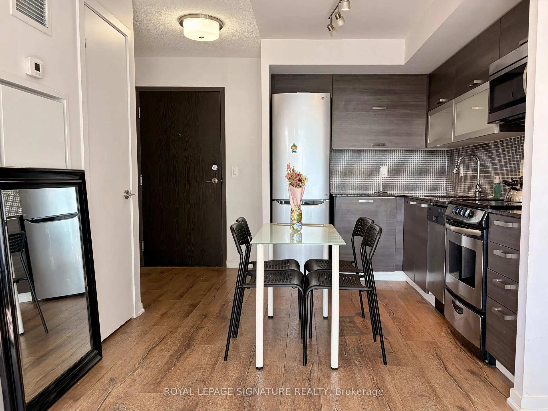 Photo 4 of Unit 2018, 36 Lisgar Street, Toronto, Little Portugal — HOMEH