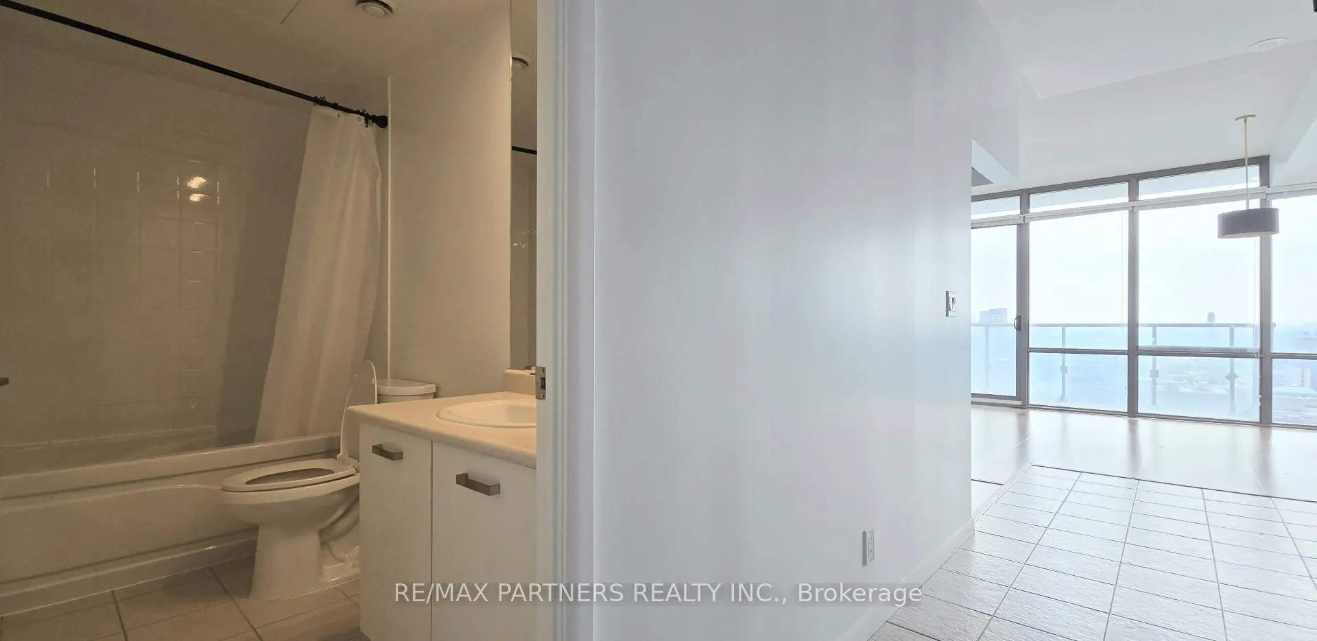 Photo 5 of Unit 2601, 832 Bay Street, Toronto, Bay Street Corridor — HOMEH