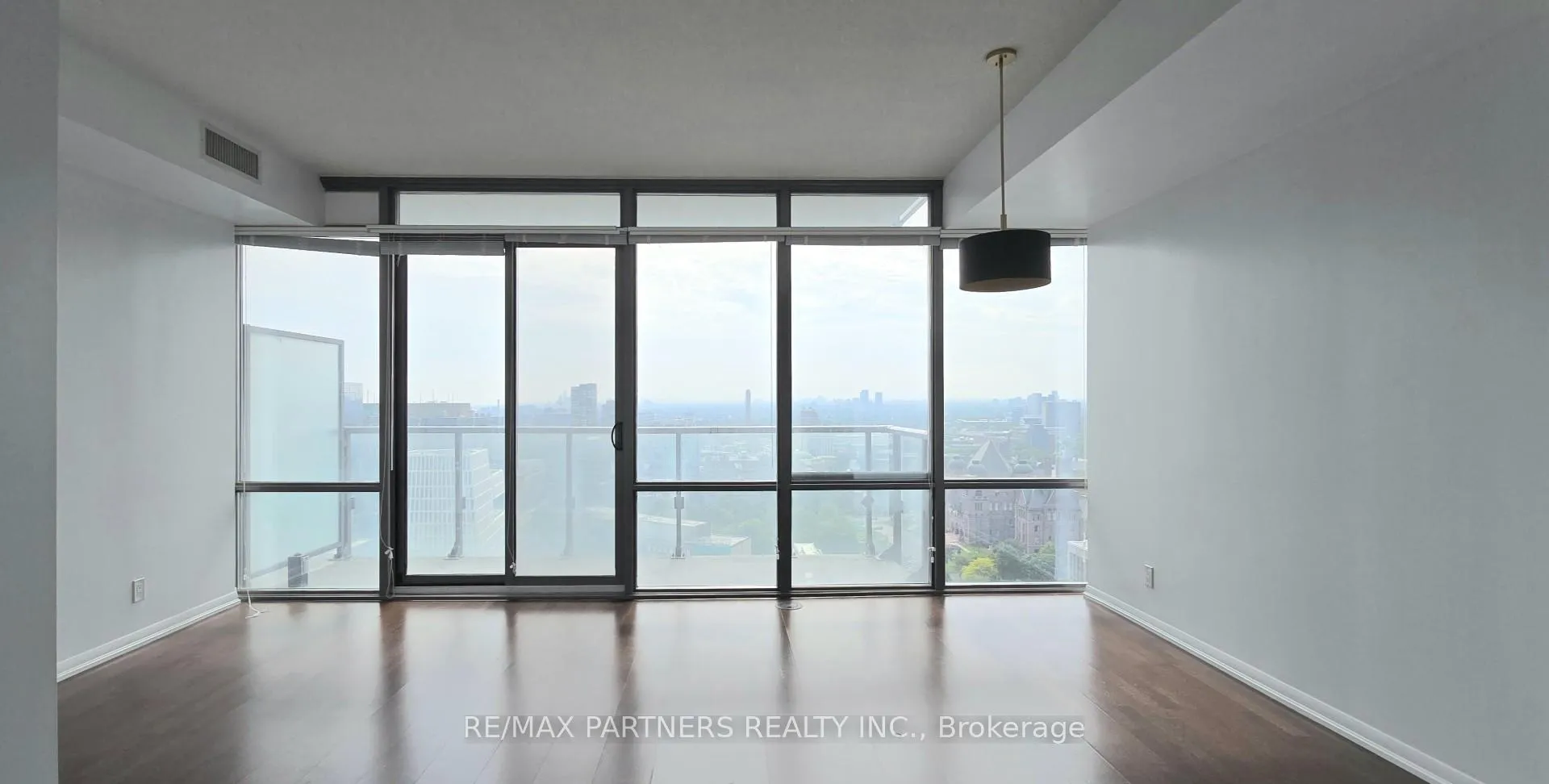 Photo 6 of Unit 2601, 832 Bay Street, Toronto, Bay Street Corridor — HOMEH