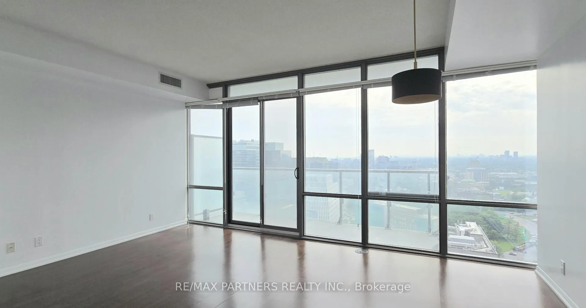 Photo 8 of Unit 2601, 832 Bay Street, Toronto, Bay Street Corridor — HOMEH